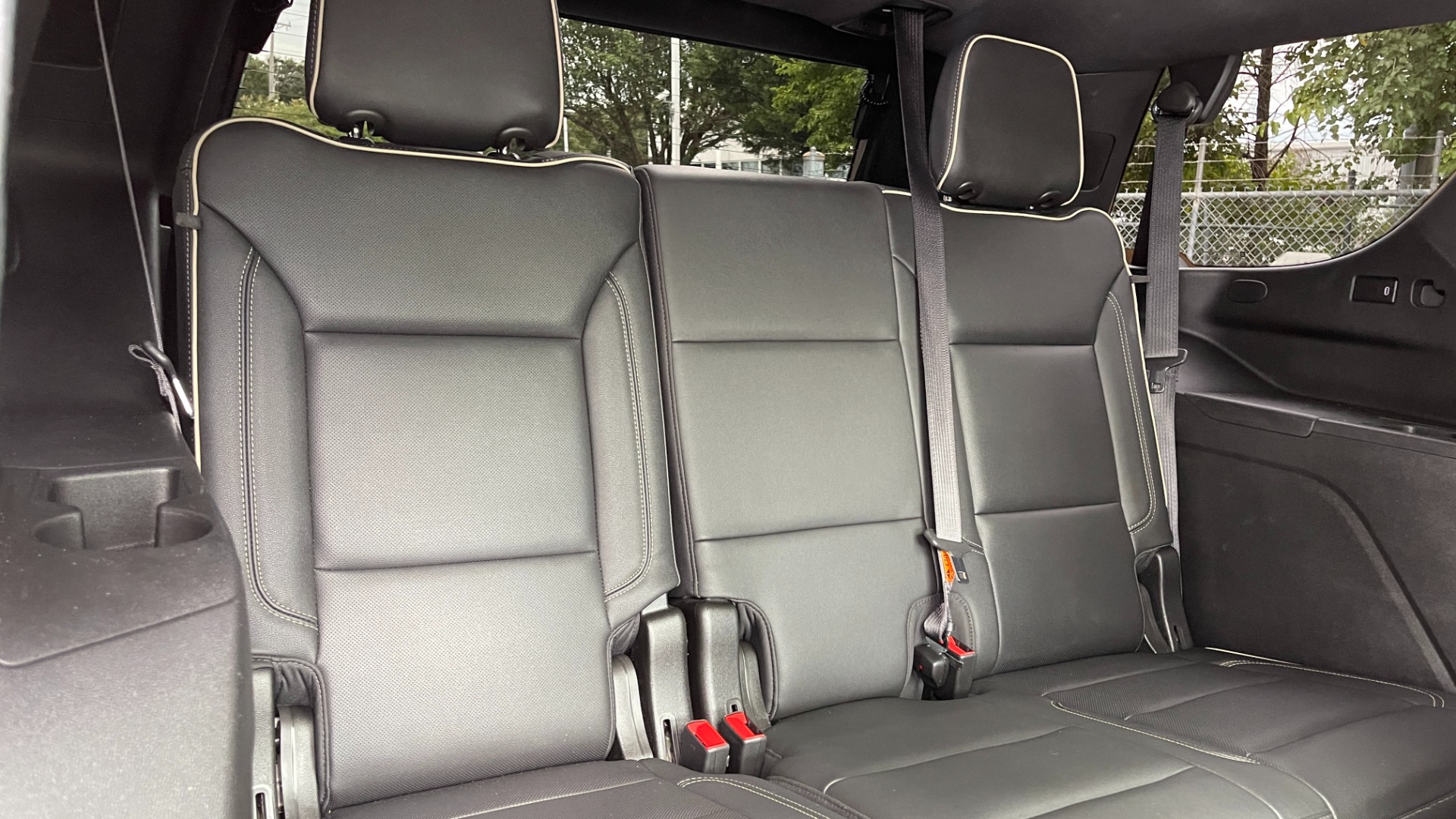 Used 2021 GMC Yukon SLT / REAR ENTERTAINMENT / 22IN WHEELS / LUXURY PLUS PACKAGE / 4WD for sale Sold at Formula Imports in Charlotte NC 28227 13