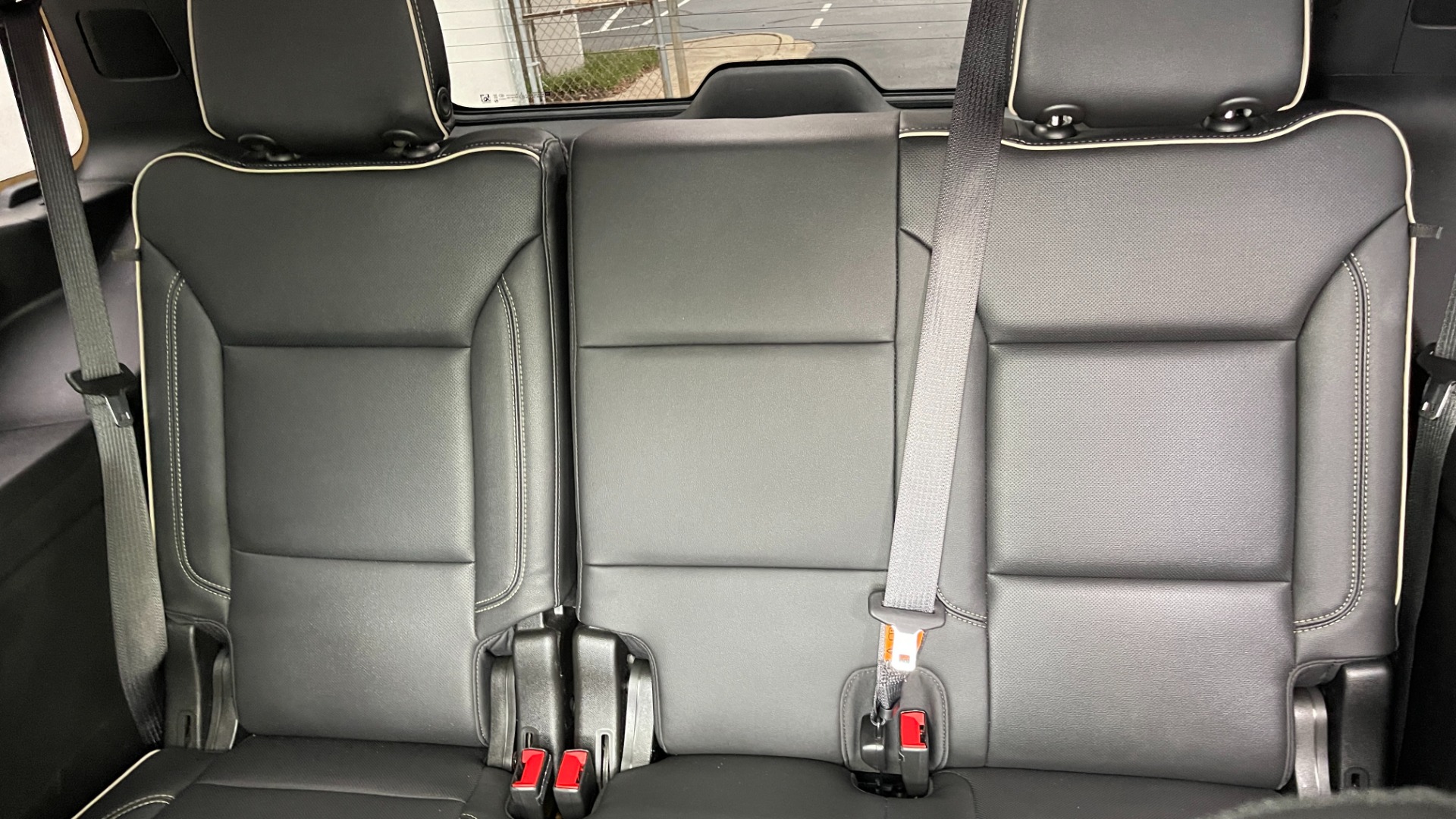 Used 2021 GMC Yukon SLT / REAR ENTERTAINMENT / 22IN WHEELS / LUXURY PLUS PACKAGE / 4WD for sale Sold at Formula Imports in Charlotte NC 28227 14