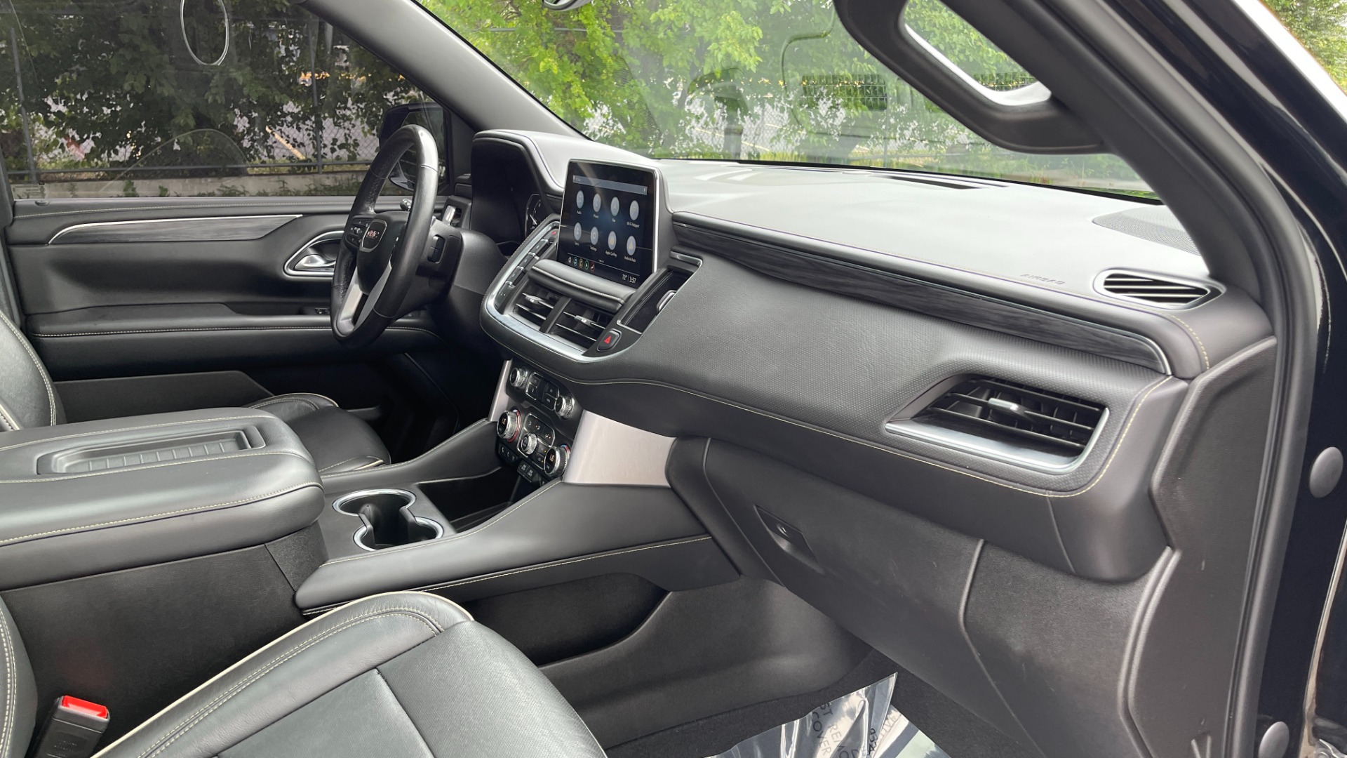 Used 2021 GMC Yukon SLT / REAR ENTERTAINMENT / 22IN WHEELS / LUXURY PLUS PACKAGE / 4WD for sale Sold at Formula Imports in Charlotte NC 28227 18