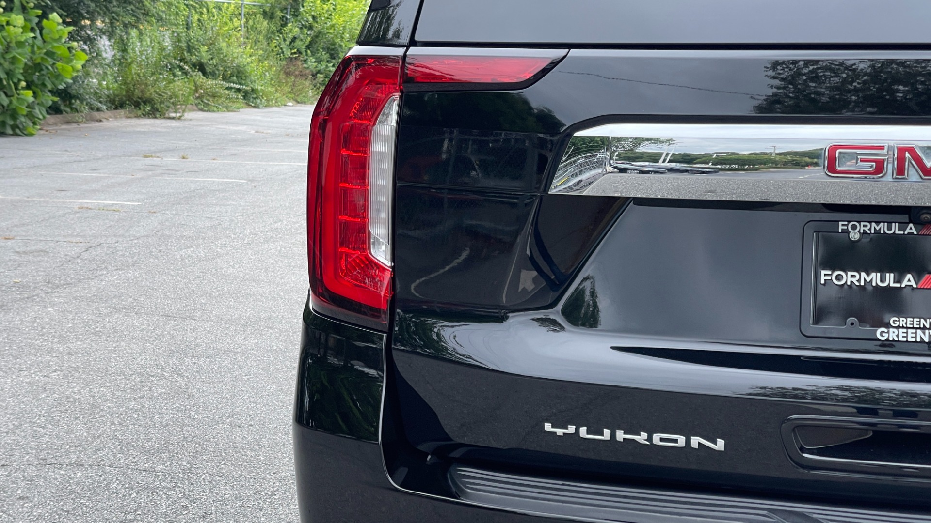Used 2021 GMC Yukon SLT / REAR ENTERTAINMENT / 22IN WHEELS / LUXURY PLUS PACKAGE / 4WD for sale Sold at Formula Imports in Charlotte NC 28227 22