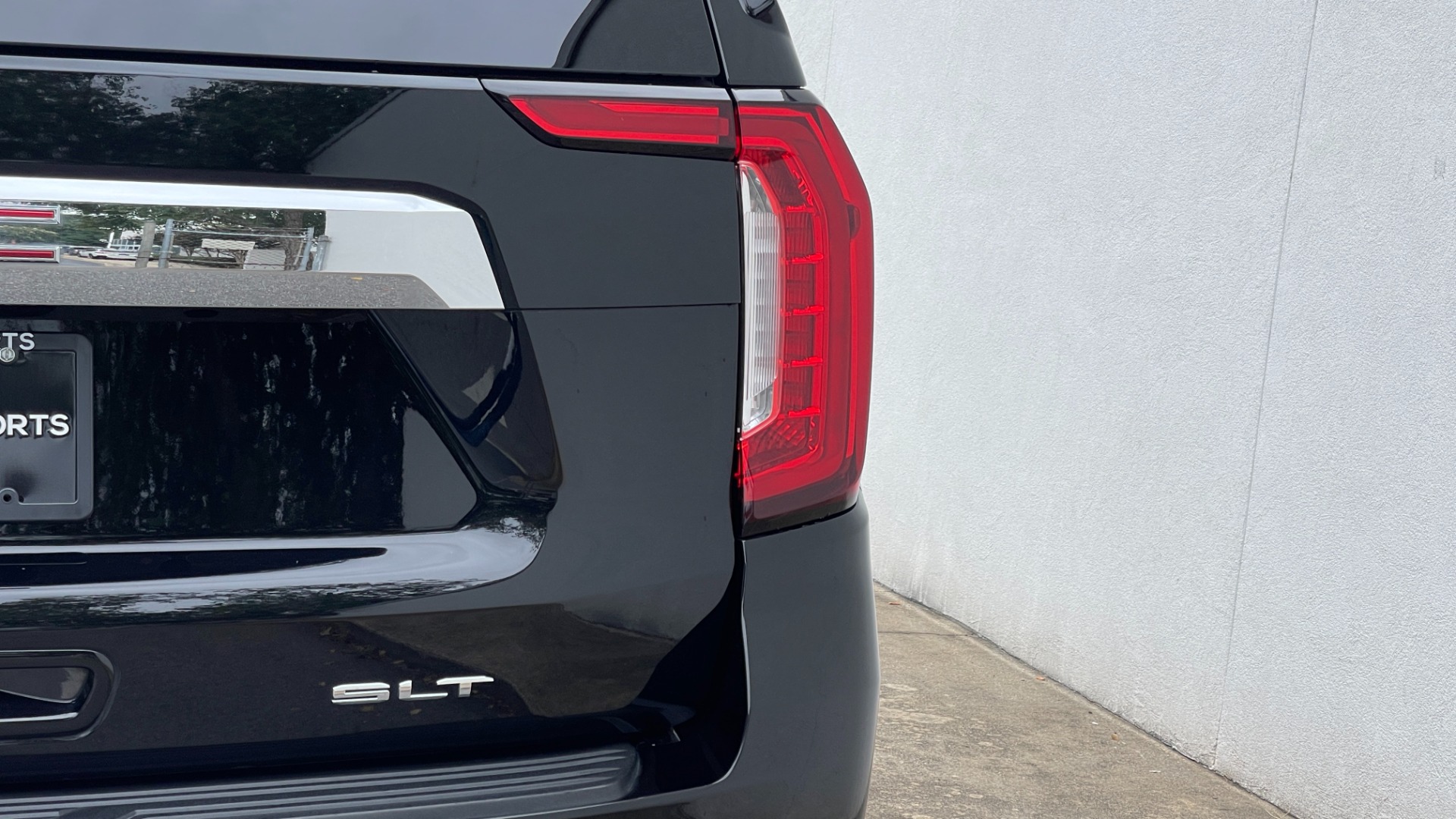Used 2021 GMC Yukon SLT / REAR ENTERTAINMENT / 22IN WHEELS / LUXURY PLUS PACKAGE / 4WD for sale Sold at Formula Imports in Charlotte NC 28227 23