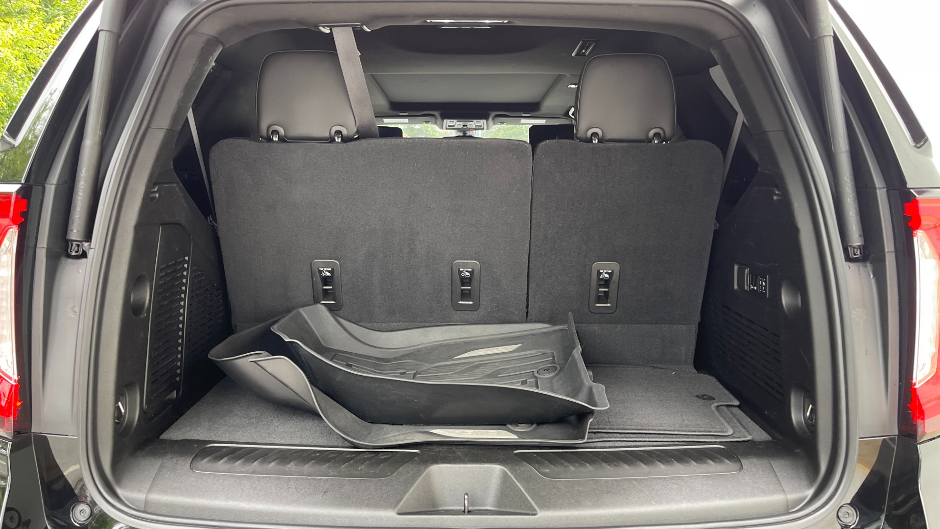 Used 2021 GMC Yukon SLT / REAR ENTERTAINMENT / 22IN WHEELS / LUXURY PLUS PACKAGE / 4WD for sale Sold at Formula Imports in Charlotte NC 28227 24