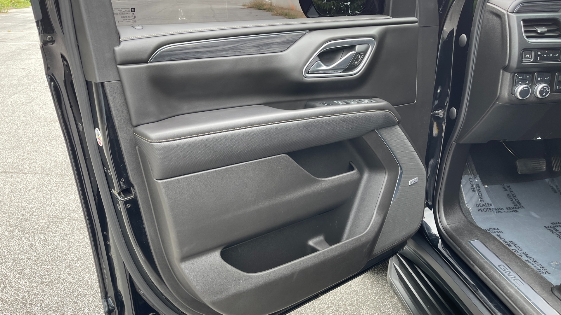 Used 2021 GMC Yukon SLT / REAR ENTERTAINMENT / 22IN WHEELS / LUXURY PLUS PACKAGE / 4WD for sale Sold at Formula Imports in Charlotte NC 28227 26