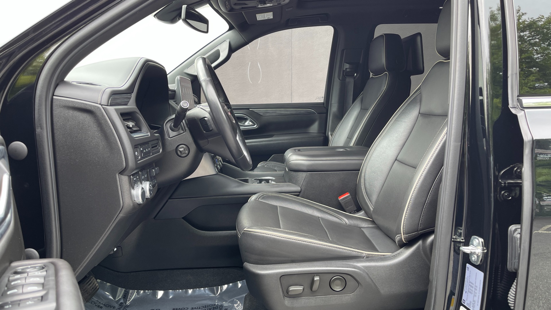 Used 2021 GMC Yukon SLT / REAR ENTERTAINMENT / 22IN WHEELS / LUXURY PLUS PACKAGE / 4WD for sale Sold at Formula Imports in Charlotte NC 28227 27