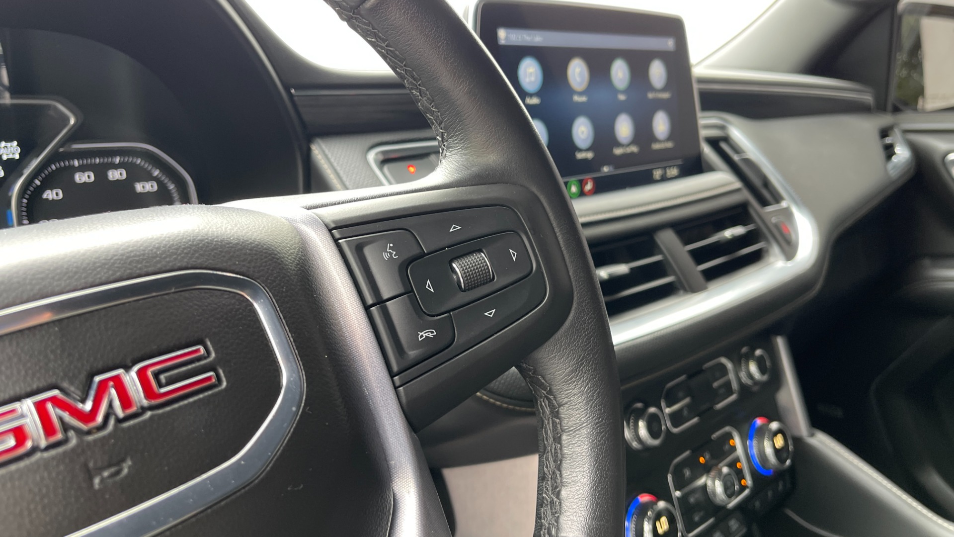 Used 2021 GMC Yukon SLT / REAR ENTERTAINMENT / 22IN WHEELS / LUXURY PLUS PACKAGE / 4WD for sale Sold at Formula Imports in Charlotte NC 28227 32