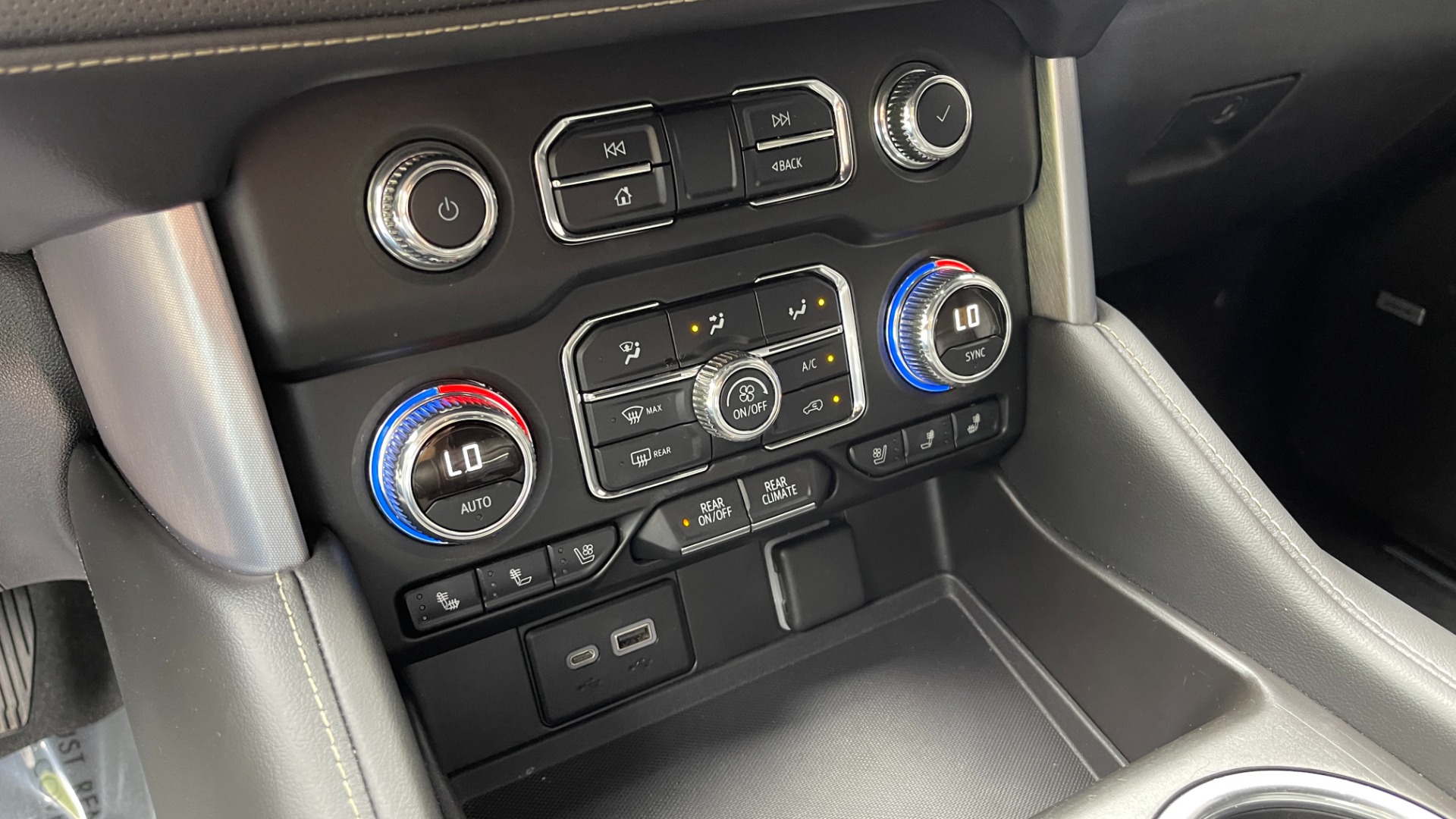 Used 2021 GMC Yukon SLT / REAR ENTERTAINMENT / 22IN WHEELS / LUXURY PLUS PACKAGE / 4WD for sale Sold at Formula Imports in Charlotte NC 28227 35