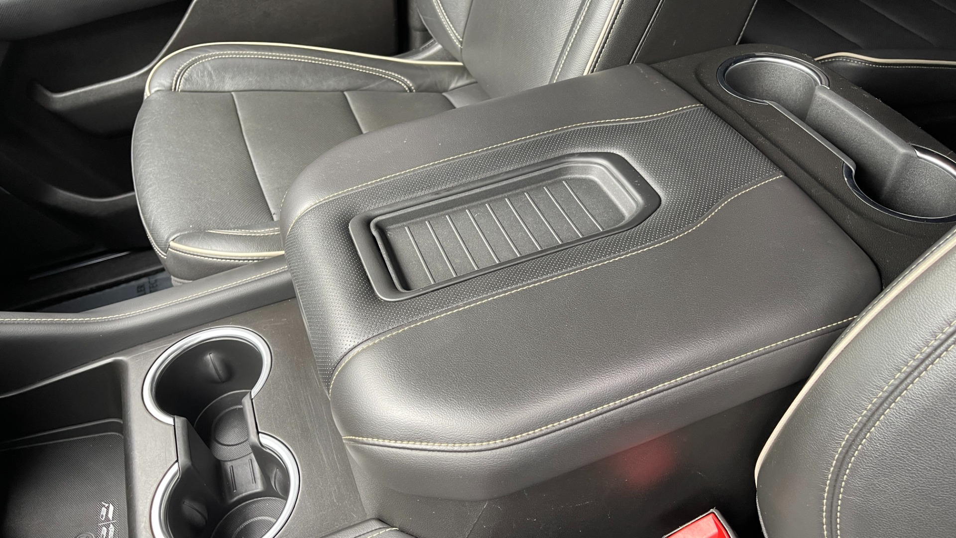 Used 2021 GMC Yukon SLT / REAR ENTERTAINMENT / 22IN WHEELS / LUXURY PLUS PACKAGE / 4WD for sale Sold at Formula Imports in Charlotte NC 28227 37