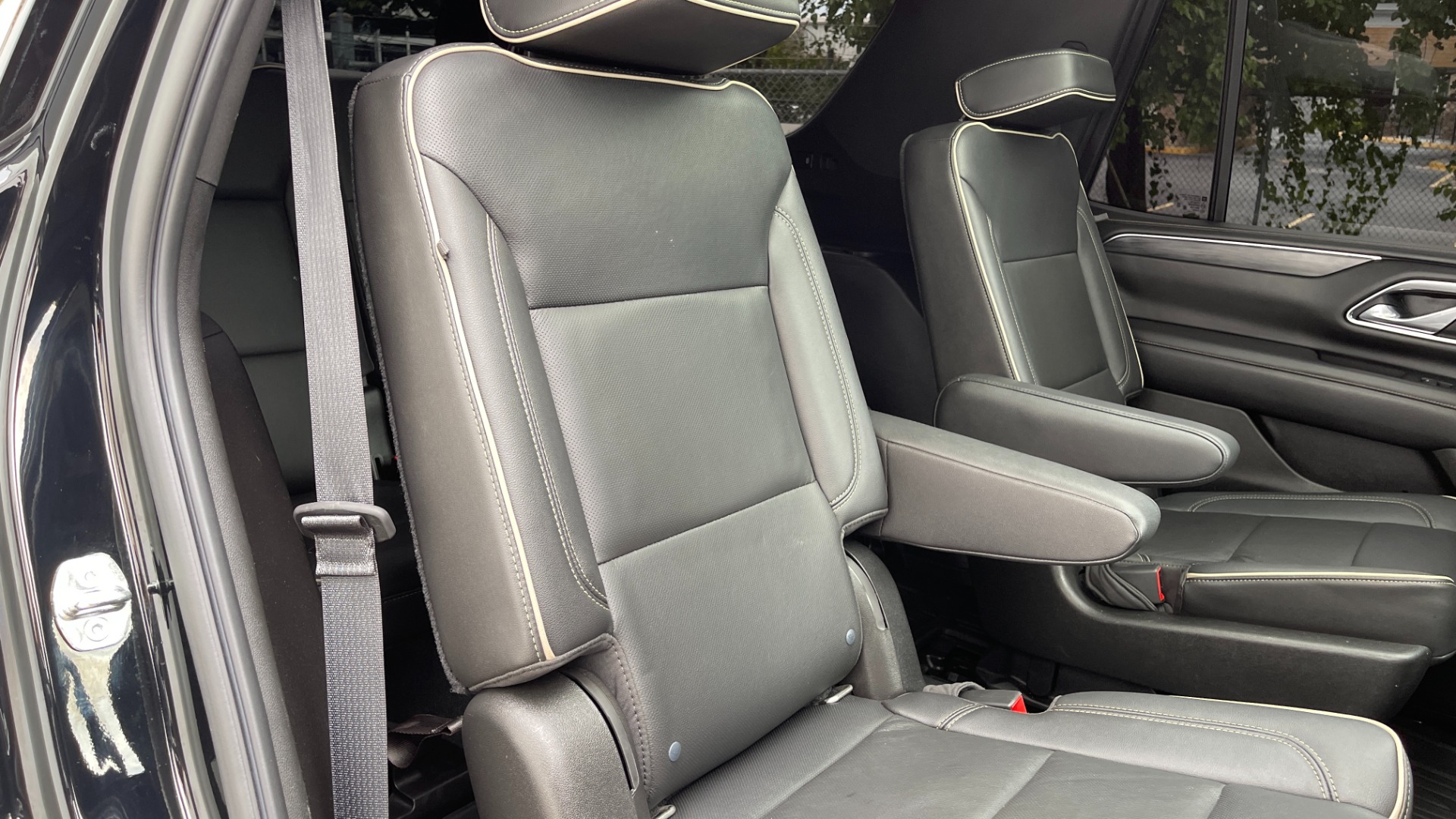 Used 2021 GMC Yukon SLT / REAR ENTERTAINMENT / 22IN WHEELS / LUXURY PLUS PACKAGE / 4WD for sale Sold at Formula Imports in Charlotte NC 28227 49