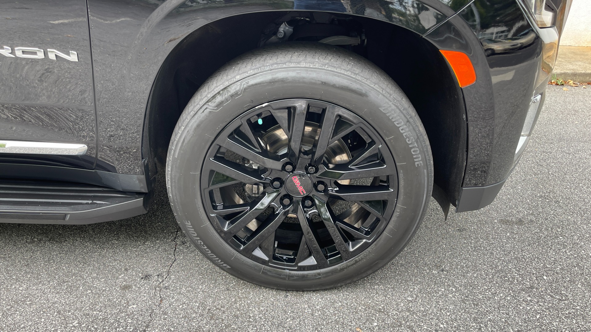 Used 2021 GMC Yukon SLT / REAR ENTERTAINMENT / 22IN WHEELS / LUXURY PLUS PACKAGE / 4WD for sale Sold at Formula Imports in Charlotte NC 28227 53