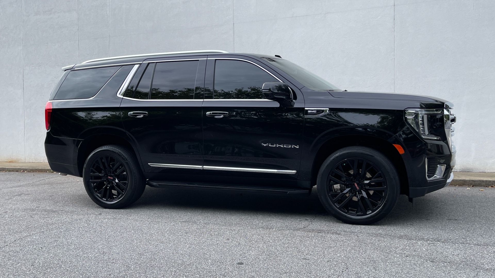 Used 2021 GMC Yukon SLT / REAR ENTERTAINMENT / 22IN WHEELS / LUXURY PLUS PACKAGE / 4WD for sale Sold at Formula Imports in Charlotte NC 28227 8