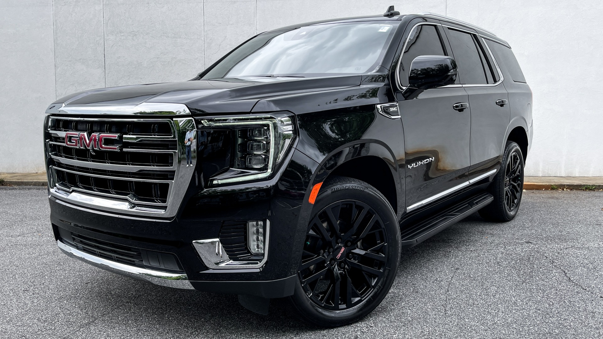 Used 2021 GMC Yukon SLT / REAR ENTERTAINMENT / 22IN WHEELS / LUXURY PLUS PACKAGE / 4WD for sale Sold at Formula Imports in Charlotte NC 28227 1