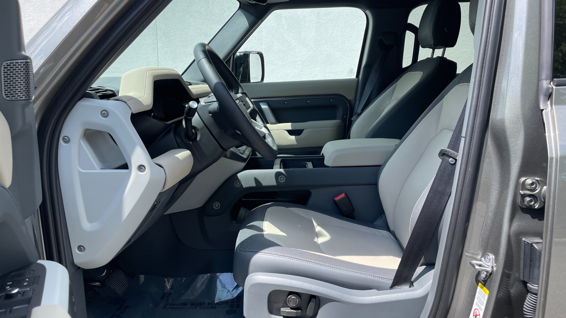 Used 2023 Land Rover Defender X-Dynamic SE / AIR SUSPENSION / COLD CLIMATE PACK / PANORAMIC ROOF for sale $99,995 at Formula Imports in Charlotte NC 28227 10