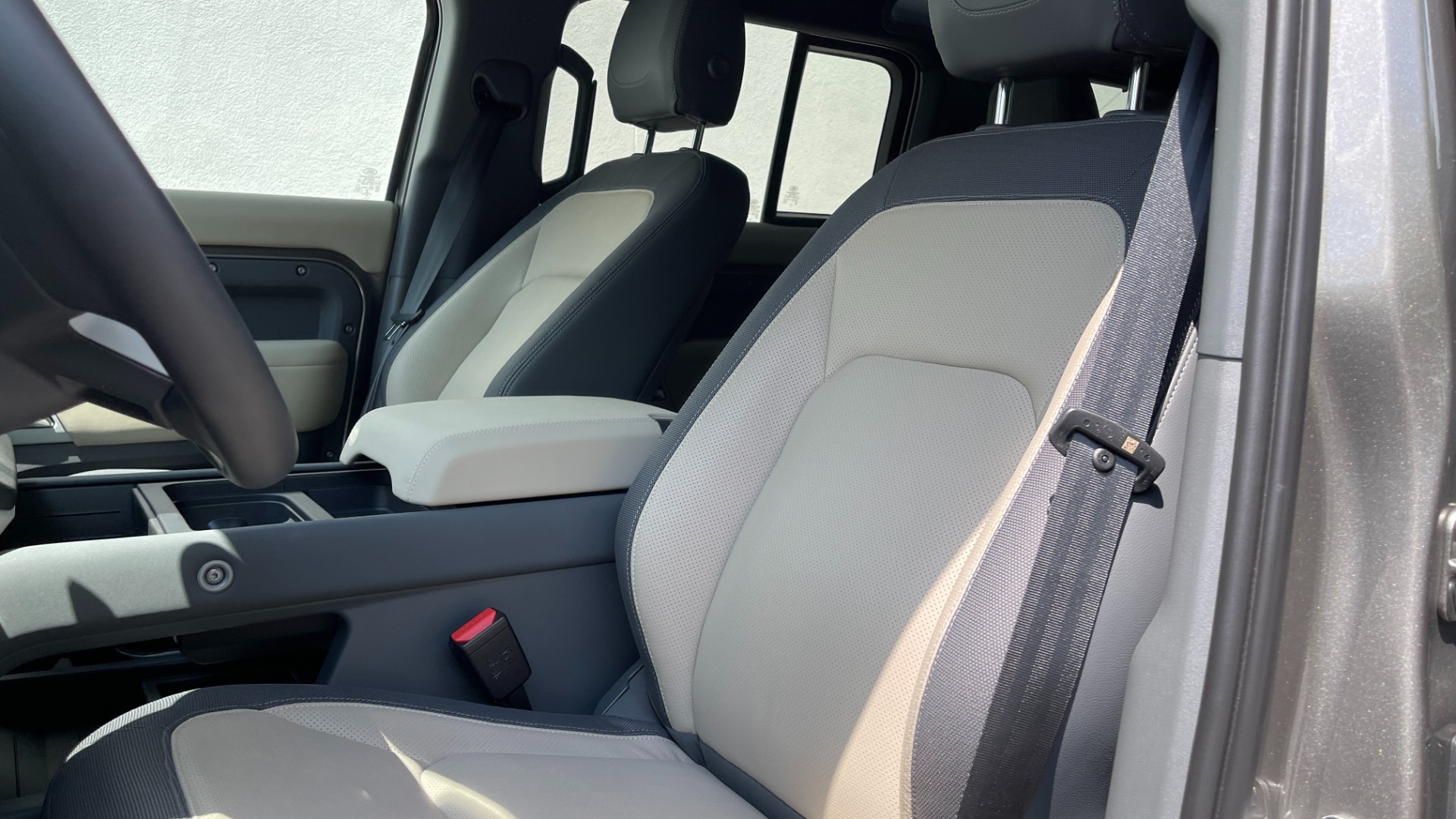 Used 2023 Land Rover Defender X-Dynamic SE / AIR SUSPENSION / COLD CLIMATE PACK / PANORAMIC ROOF for sale Sold at Formula Imports in Charlotte NC 28227 11