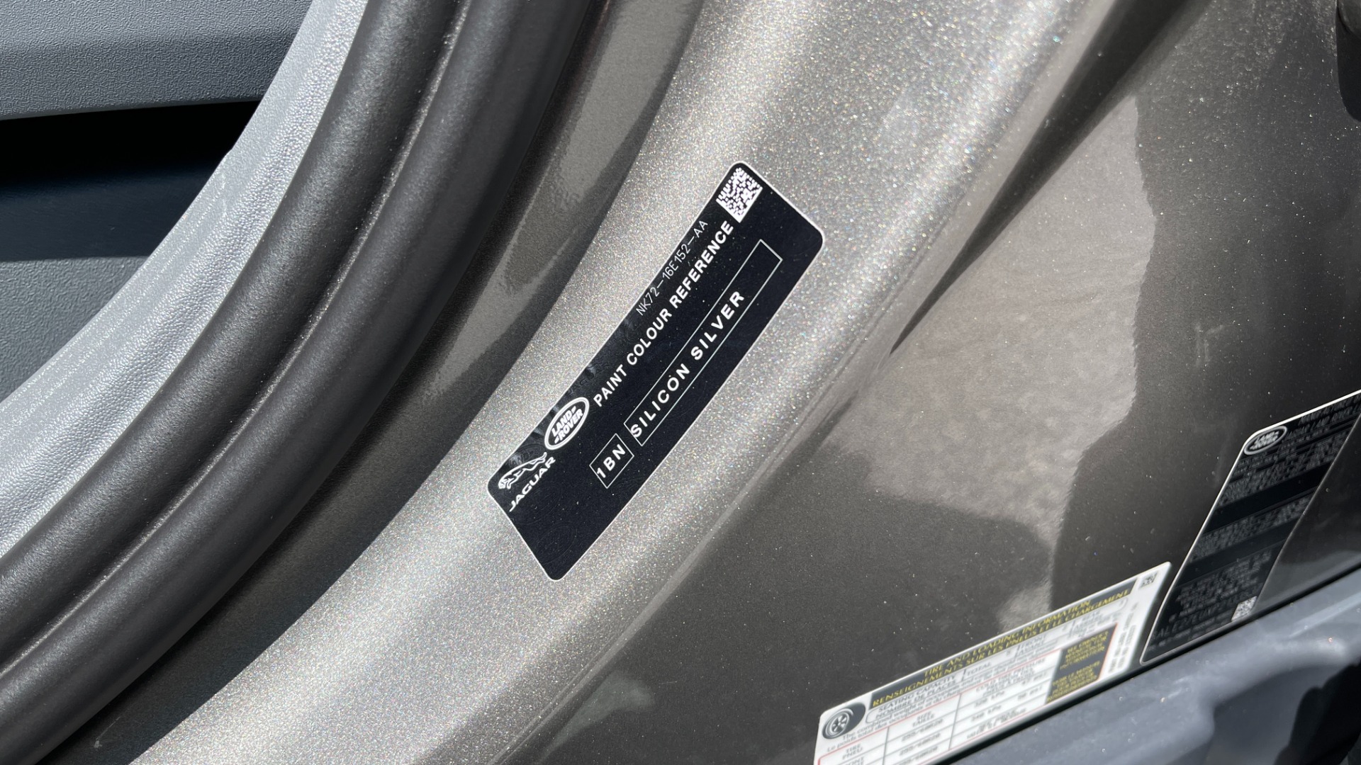 Used 2023 Land Rover Defender X-Dynamic SE / AIR SUSPENSION / COLD CLIMATE PACK / PANORAMIC ROOF for sale Sold at Formula Imports in Charlotte NC 28227 14