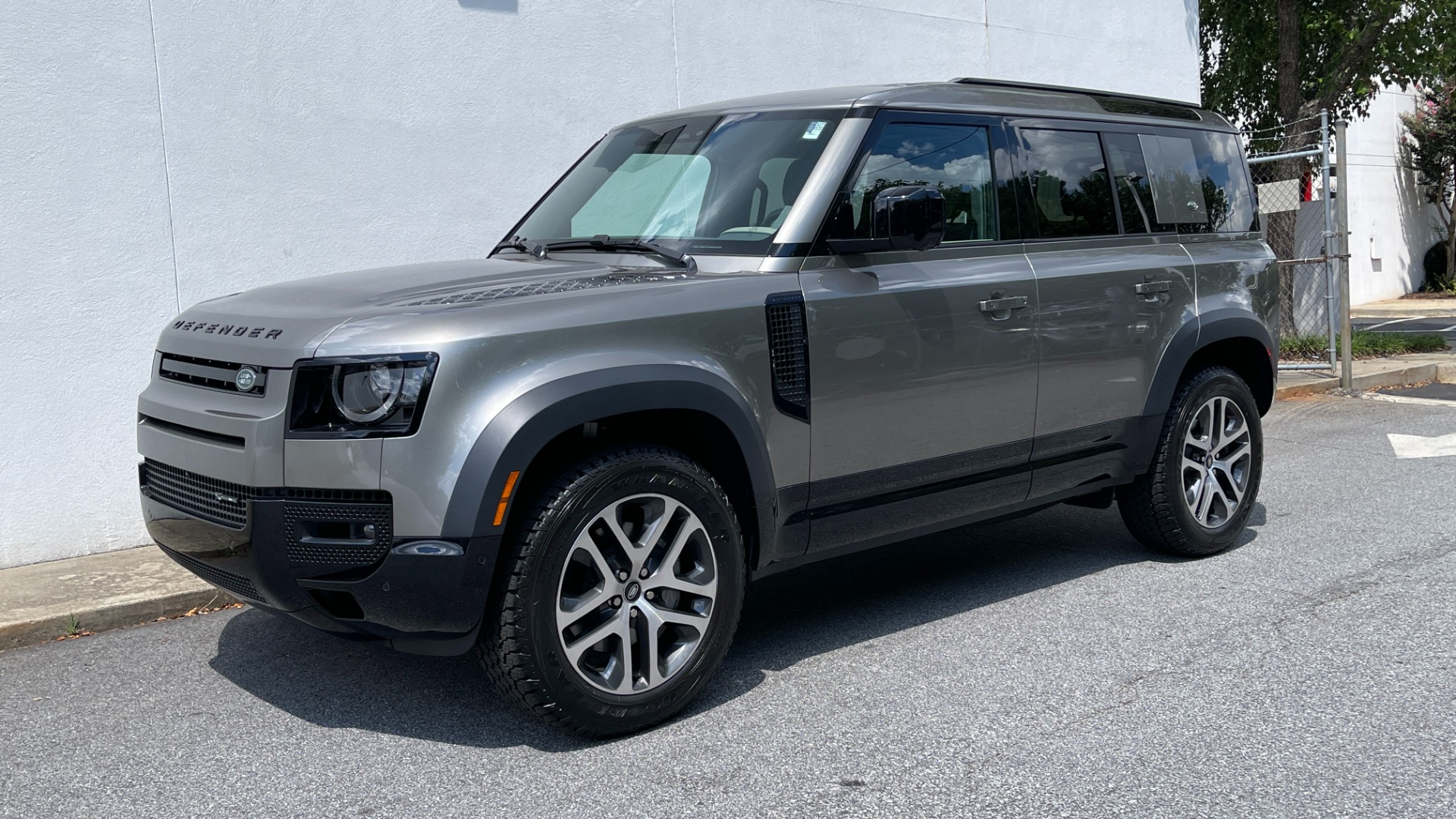 Used 2023 Land Rover Defender X-Dynamic SE / AIR SUSPENSION / COLD CLIMATE PACK / PANORAMIC ROOF for sale Sold at Formula Imports in Charlotte NC 28227 2