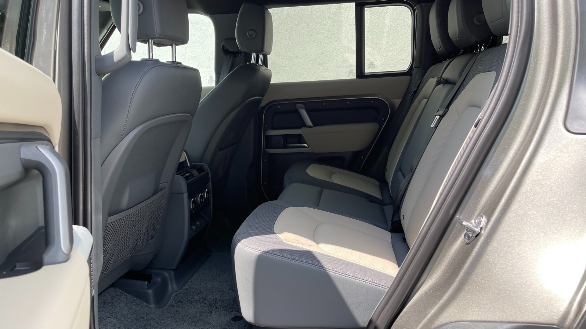 Used 2023 Land Rover Defender X-Dynamic SE / AIR SUSPENSION / COLD CLIMATE PACK / PANORAMIC ROOF for sale $99,995 at Formula Imports in Charlotte NC 28227 24