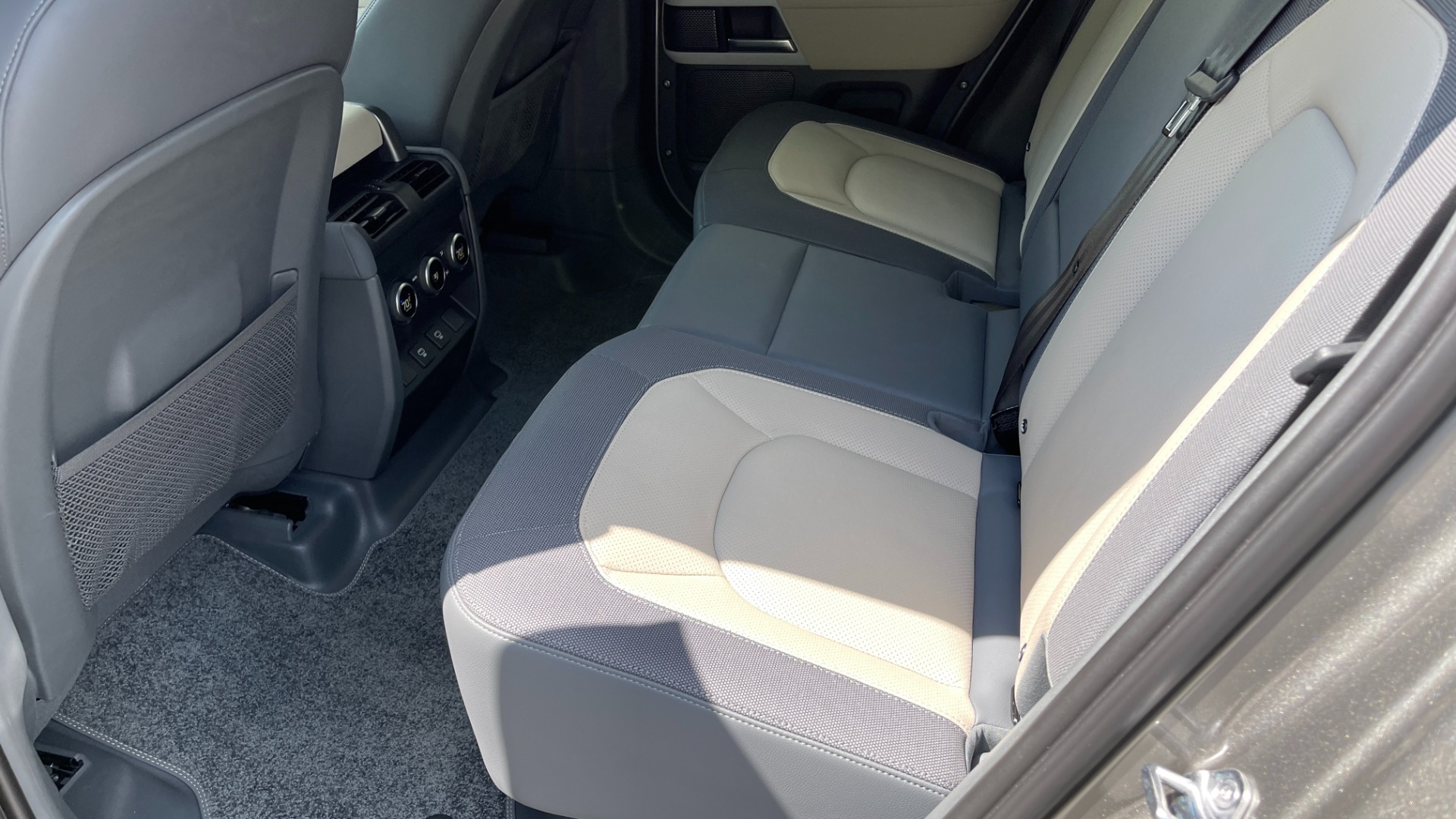 Used 2023 Land Rover Defender X-Dynamic SE / AIR SUSPENSION / COLD CLIMATE PACK / PANORAMIC ROOF for sale $99,995 at Formula Imports in Charlotte NC 28227 25