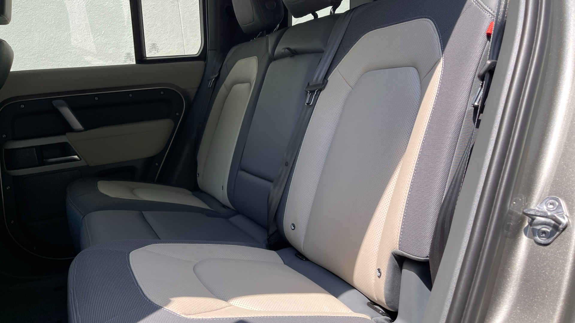 Used 2023 Land Rover Defender X-Dynamic SE / AIR SUSPENSION / COLD CLIMATE PACK / PANORAMIC ROOF for sale $99,995 at Formula Imports in Charlotte NC 28227 26