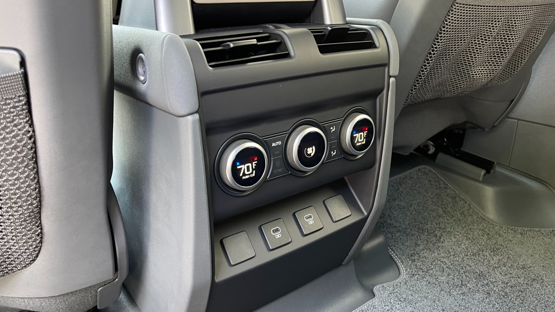 Used 2023 Land Rover Defender X-Dynamic SE / AIR SUSPENSION / COLD CLIMATE PACK / PANORAMIC ROOF for sale Sold at Formula Imports in Charlotte NC 28227 27