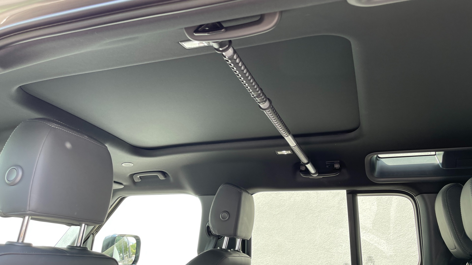 Used 2023 Land Rover Defender X-Dynamic SE / AIR SUSPENSION / COLD CLIMATE PACK / PANORAMIC ROOF for sale Sold at Formula Imports in Charlotte NC 28227 29