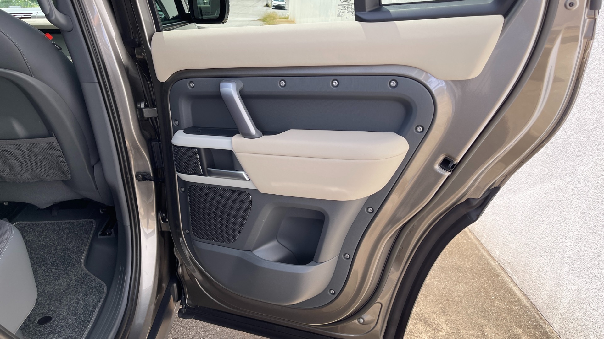 Used 2023 Land Rover Defender X-Dynamic SE / AIR SUSPENSION / COLD CLIMATE PACK / PANORAMIC ROOF for sale $99,995 at Formula Imports in Charlotte NC 28227 30