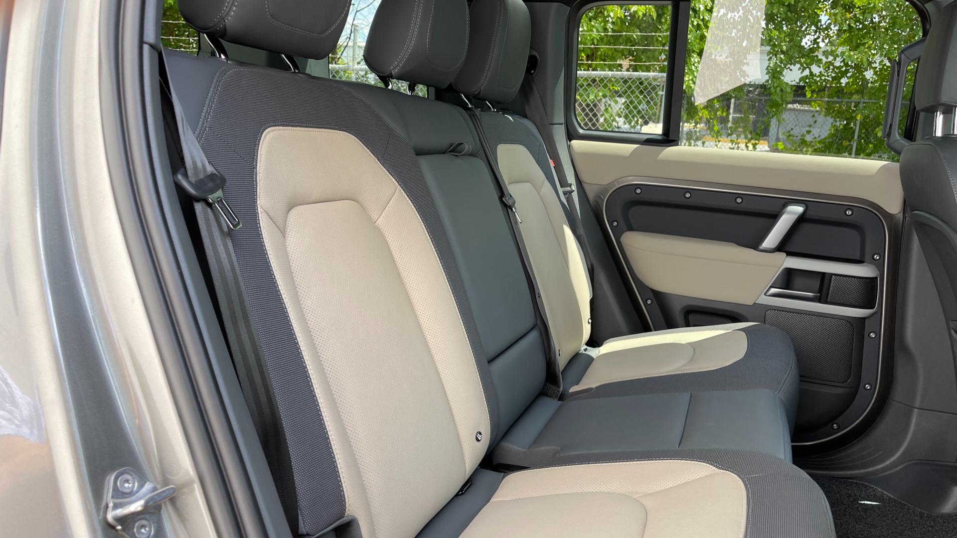 Used 2023 Land Rover Defender X-Dynamic SE / AIR SUSPENSION / COLD CLIMATE PACK / PANORAMIC ROOF for sale Sold at Formula Imports in Charlotte NC 28227 32
