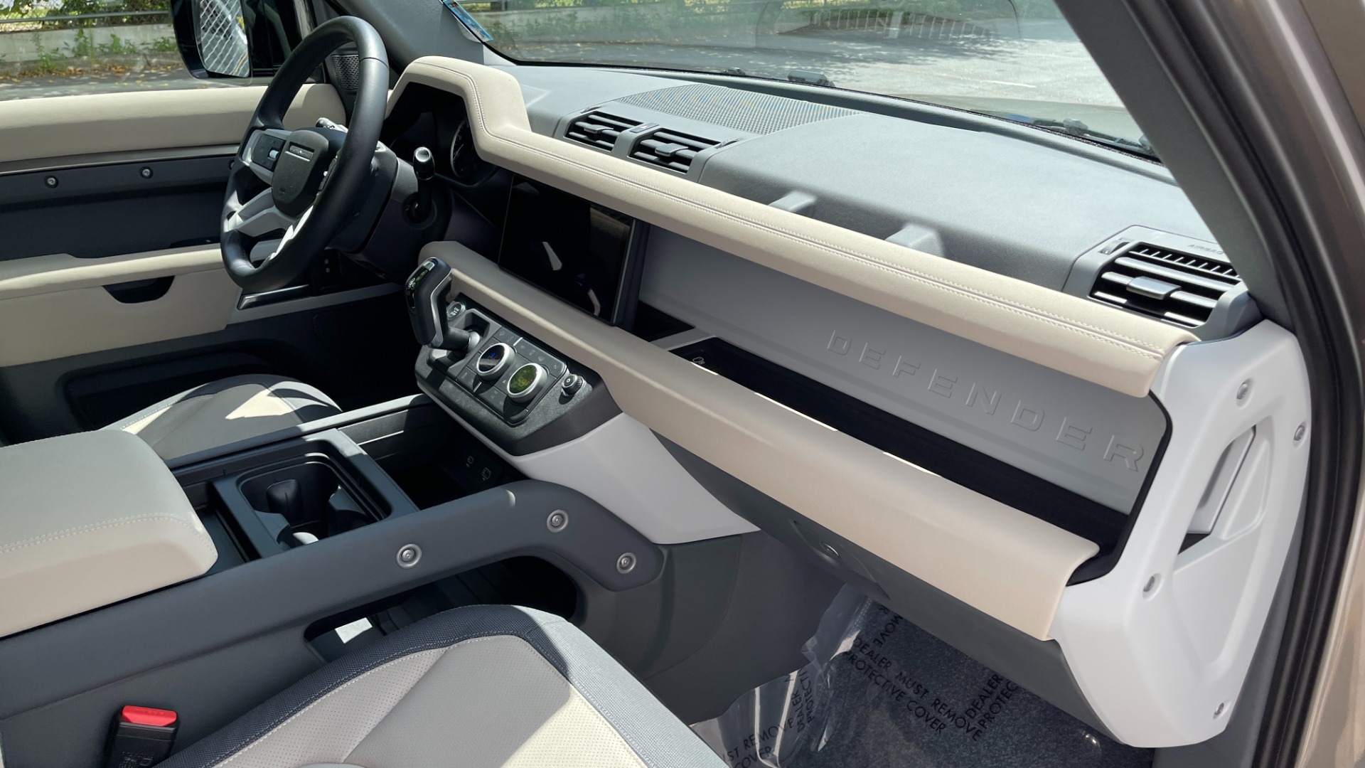 Used 2023 Land Rover Defender X-Dynamic SE / AIR SUSPENSION / COLD CLIMATE PACK / PANORAMIC ROOF for sale $99,995 at Formula Imports in Charlotte NC 28227 34