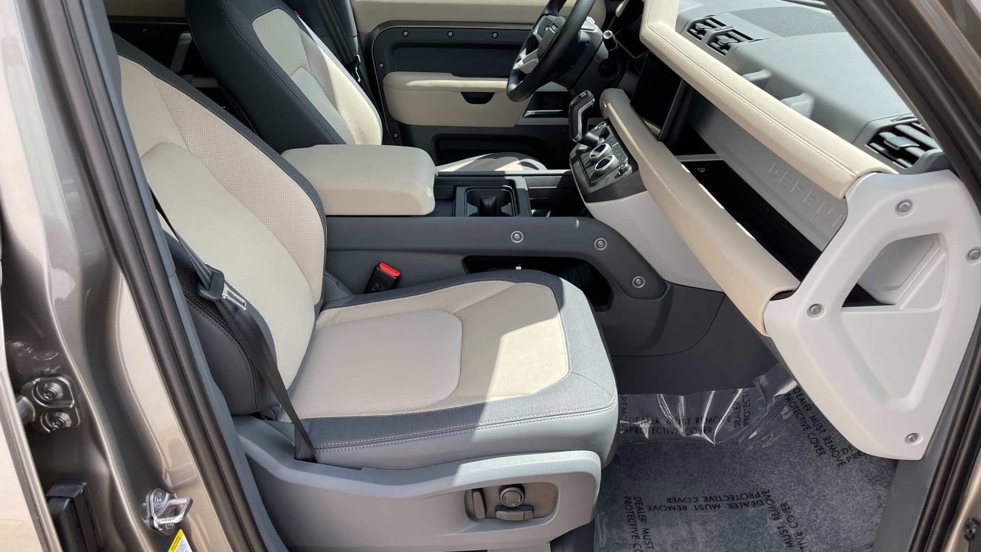 Used 2023 Land Rover Defender X-Dynamic SE / AIR SUSPENSION / COLD CLIMATE PACK / PANORAMIC ROOF for sale $99,995 at Formula Imports in Charlotte NC 28227 35
