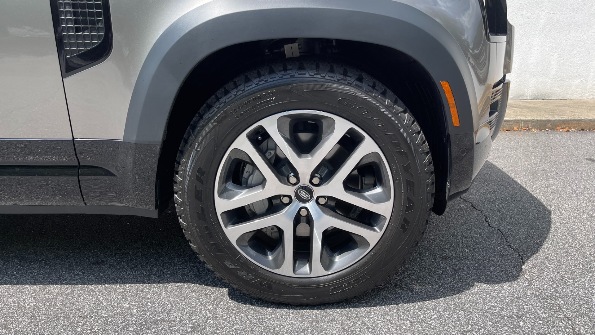 Used 2023 Land Rover Defender X-Dynamic SE / AIR SUSPENSION / COLD CLIMATE PACK / PANORAMIC ROOF for sale Sold at Formula Imports in Charlotte NC 28227 49