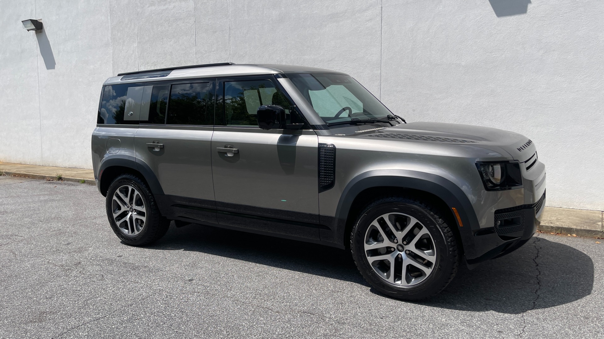 Used 2023 Land Rover Defender X-Dynamic SE / AIR SUSPENSION / COLD CLIMATE PACK / PANORAMIC ROOF for sale $99,995 at Formula Imports in Charlotte NC 28227 5