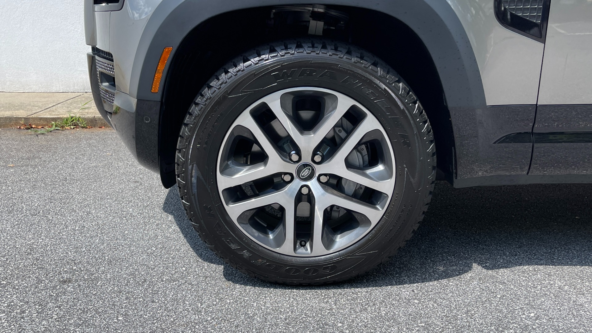Used 2023 Land Rover Defender X-Dynamic SE / AIR SUSPENSION / COLD CLIMATE PACK / PANORAMIC ROOF for sale $99,995 at Formula Imports in Charlotte NC 28227 50
