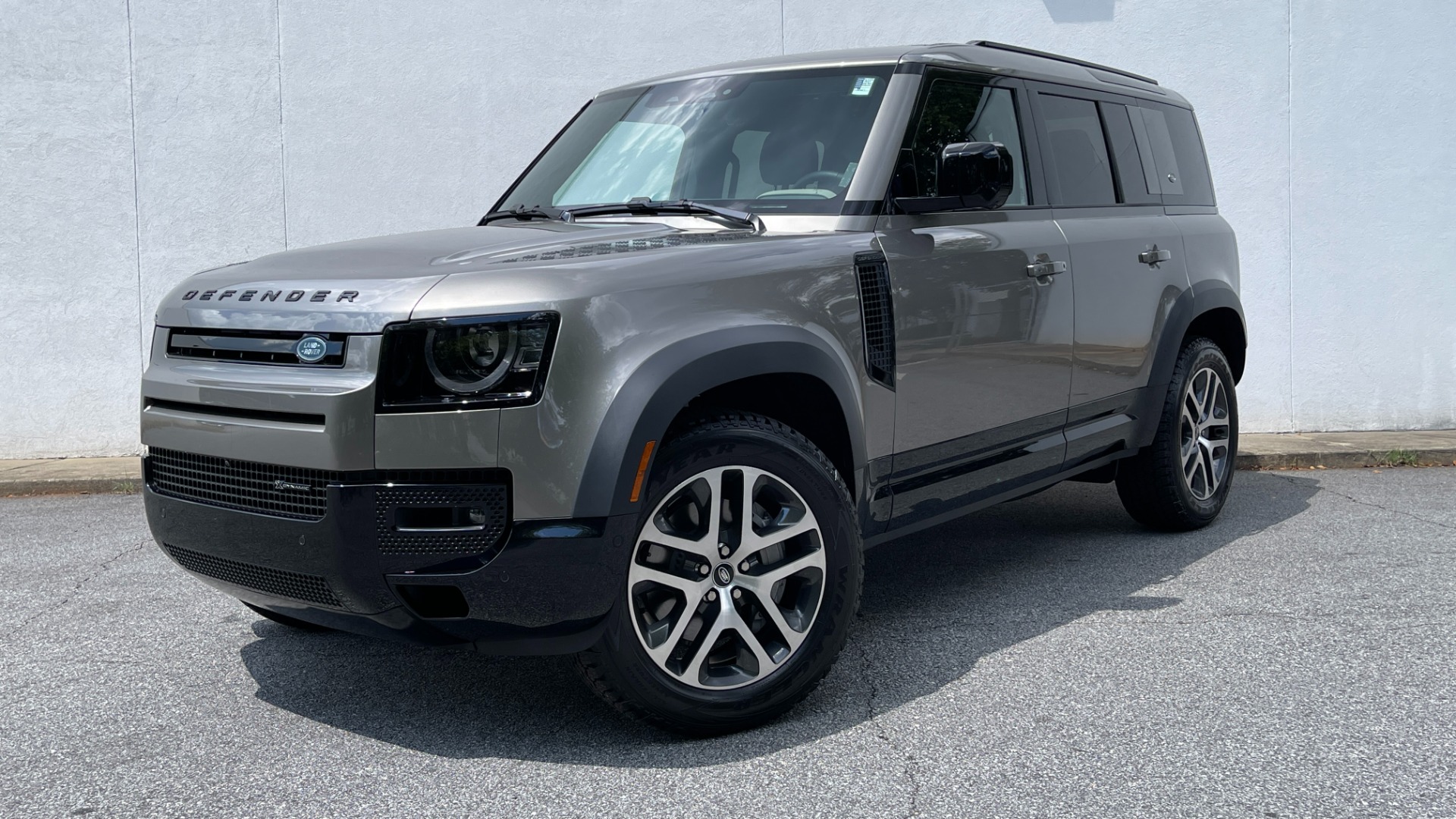 Used 2023 Land Rover Defender X-Dynamic SE / AIR SUSPENSION / COLD CLIMATE PACK / PANORAMIC ROOF for sale $99,995 at Formula Imports in Charlotte NC 28227 52