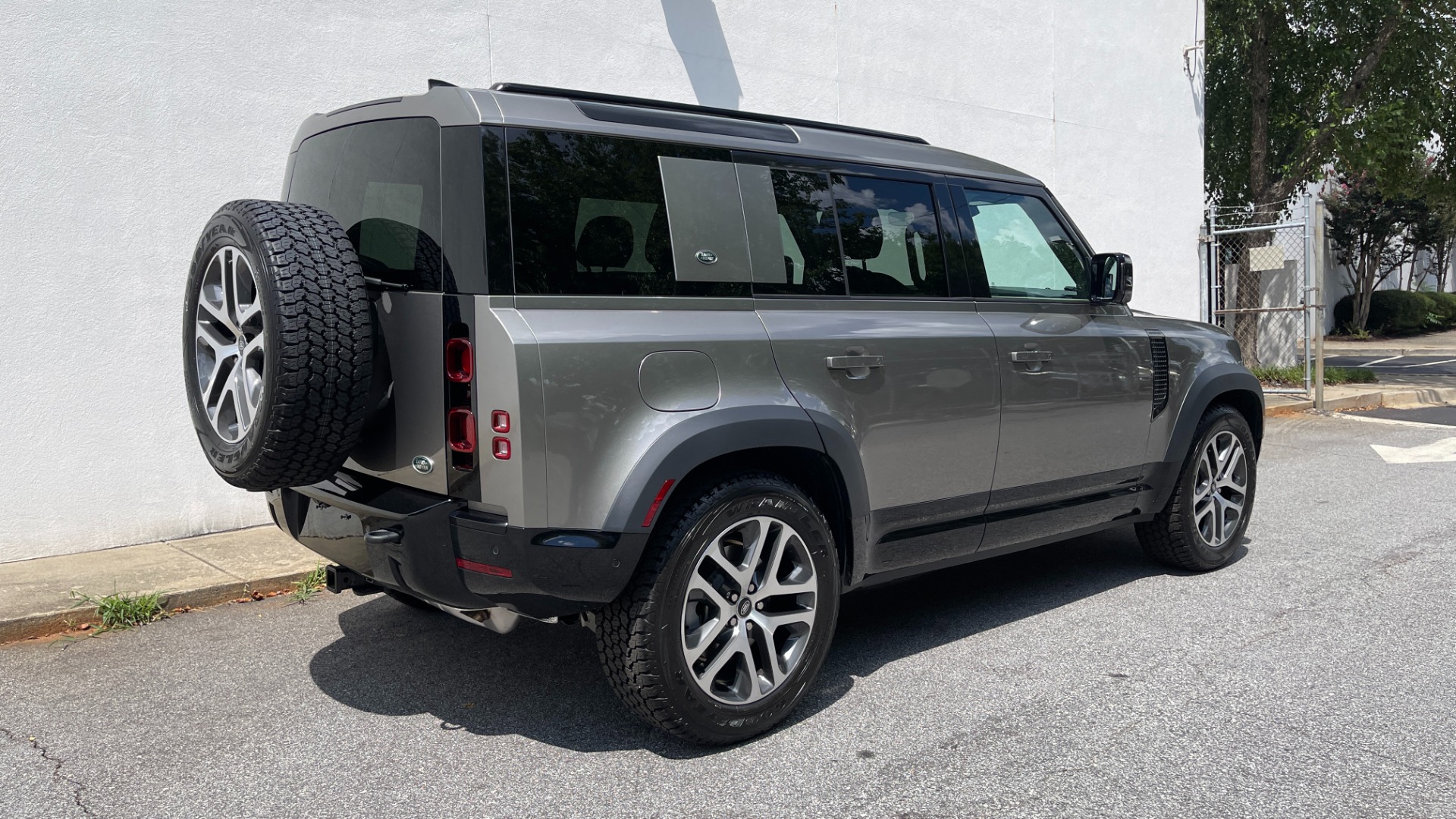 Used 2023 Land Rover Defender X-Dynamic SE / AIR SUSPENSION / COLD CLIMATE PACK / PANORAMIC ROOF for sale $99,995 at Formula Imports in Charlotte NC 28227 6