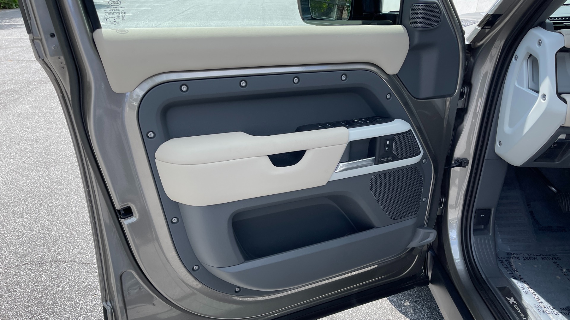 Used 2023 Land Rover Defender X-Dynamic SE / AIR SUSPENSION / COLD CLIMATE PACK / PANORAMIC ROOF for sale $99,995 at Formula Imports in Charlotte NC 28227 8