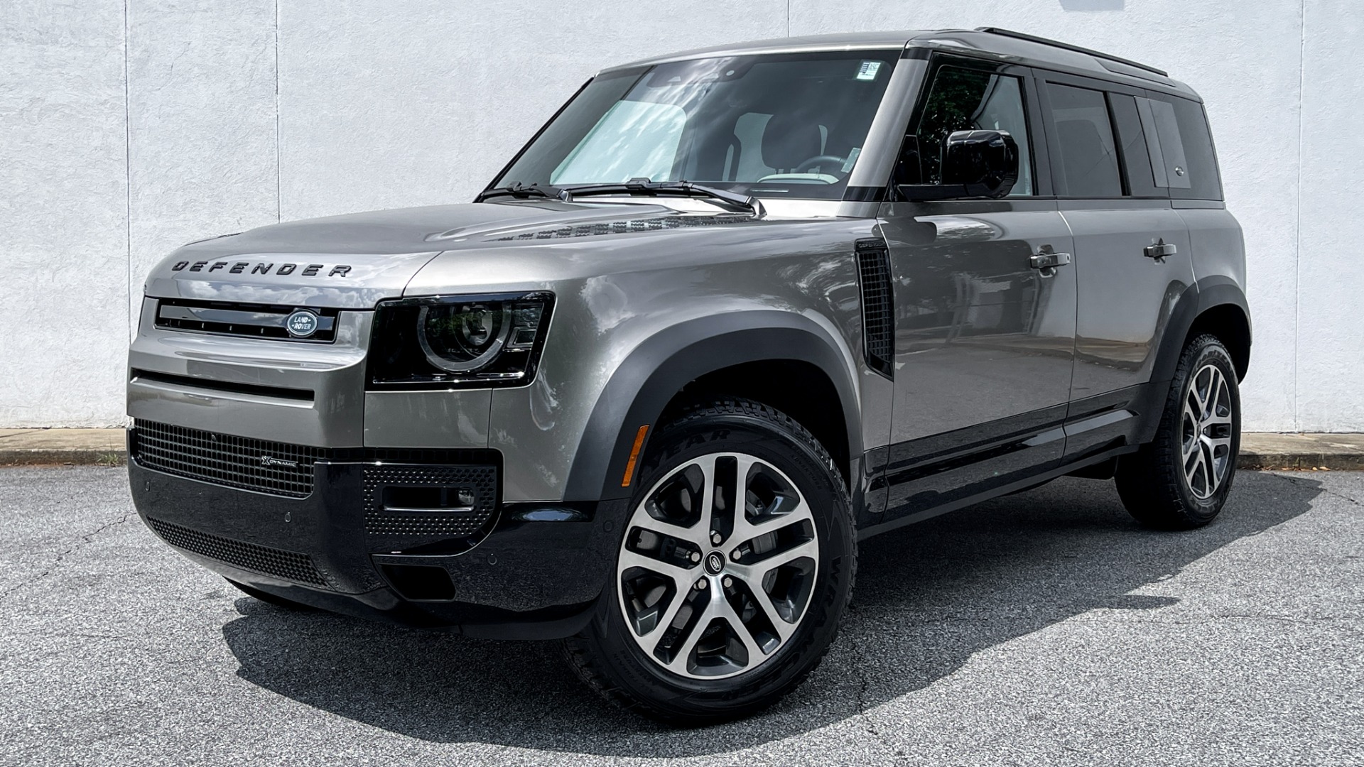 Used 2023 Land Rover Defender X-Dynamic SE / AIR SUSPENSION / COLD CLIMATE PACK / PANORAMIC ROOF for sale $99,995 at Formula Imports in Charlotte NC 28227 1
