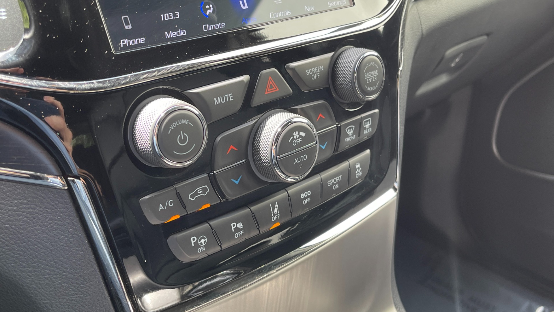 Used 2021 Jeep Grand Cherokee HIGH ALTITUDE / HEMI V8 / QUADRA II 4WD / AFE AIR INTAKE / 19 SPEAKER AUDIO for sale Sold at Formula Imports in Charlotte NC 28227 33