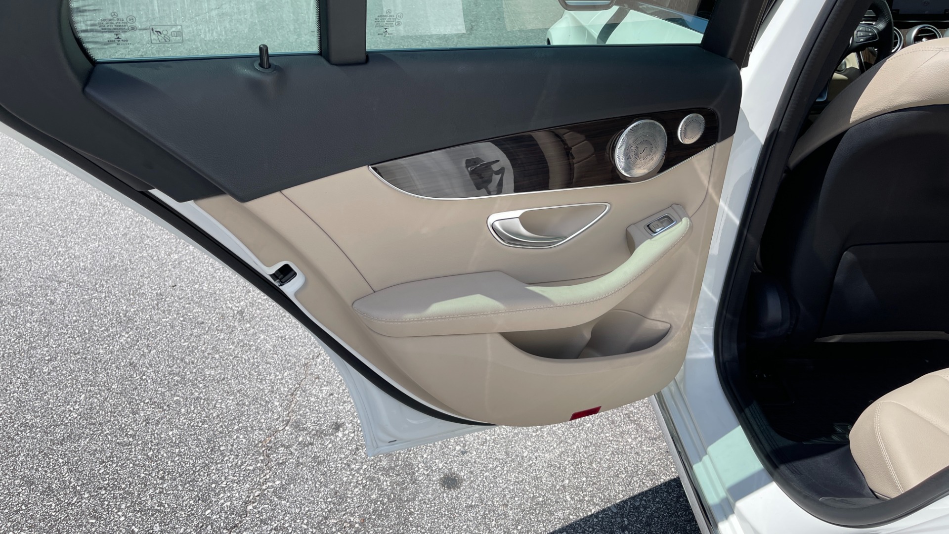Used 2016 Mercedes-Benz C-Class C300 / 4MATIC / PREMIUM / LINDEN WOOD / ILLUMINATED STAR / MULTIMEDIA for sale $25,995 at Formula Imports in Charlotte NC 28227 25