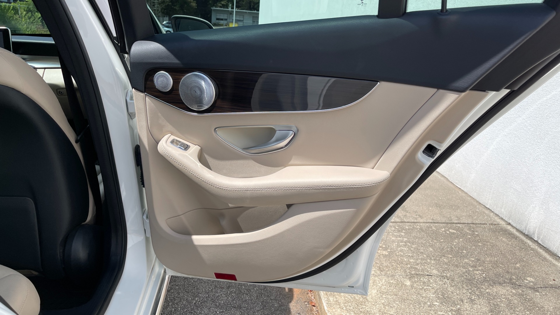 Used 2016 Mercedes-Benz C-Class C300 / 4MATIC / PREMIUM / LINDEN WOOD / ILLUMINATED STAR / MULTIMEDIA for sale $25,995 at Formula Imports in Charlotte NC 28227 27