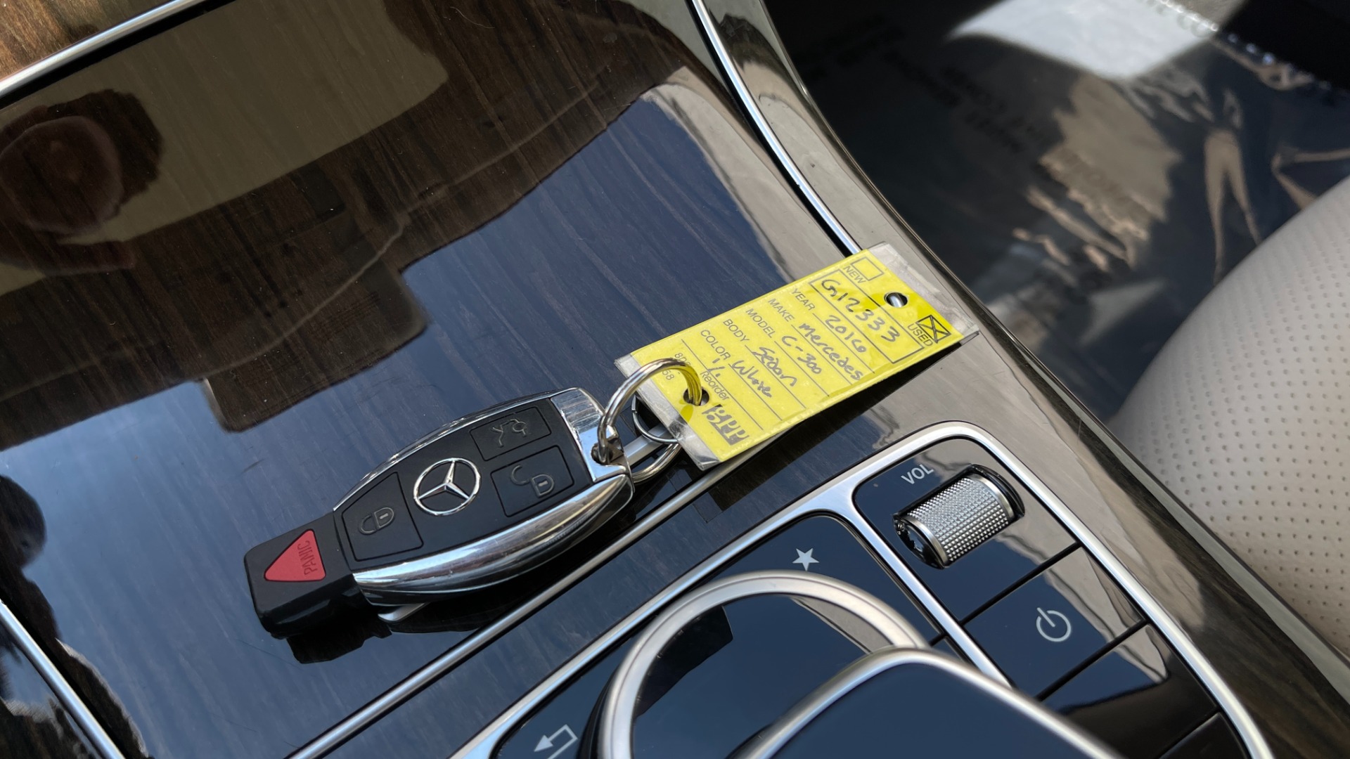 Used 2016 Mercedes-Benz C-Class C300 / 4MATIC / PREMIUM / LINDEN WOOD / ILLUMINATED STAR / MULTIMEDIA for sale $25,995 at Formula Imports in Charlotte NC 28227 38