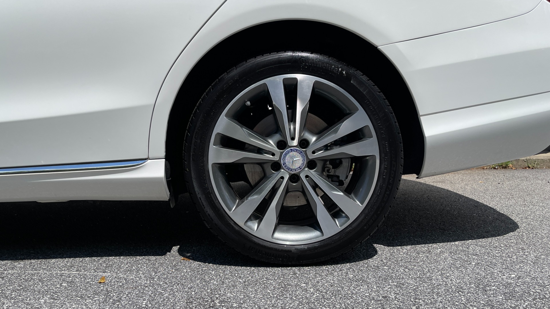 Used 2016 Mercedes-Benz C-Class C300 / 4MATIC / PREMIUM / LINDEN WOOD / ILLUMINATED STAR / MULTIMEDIA for sale $25,995 at Formula Imports in Charlotte NC 28227 40