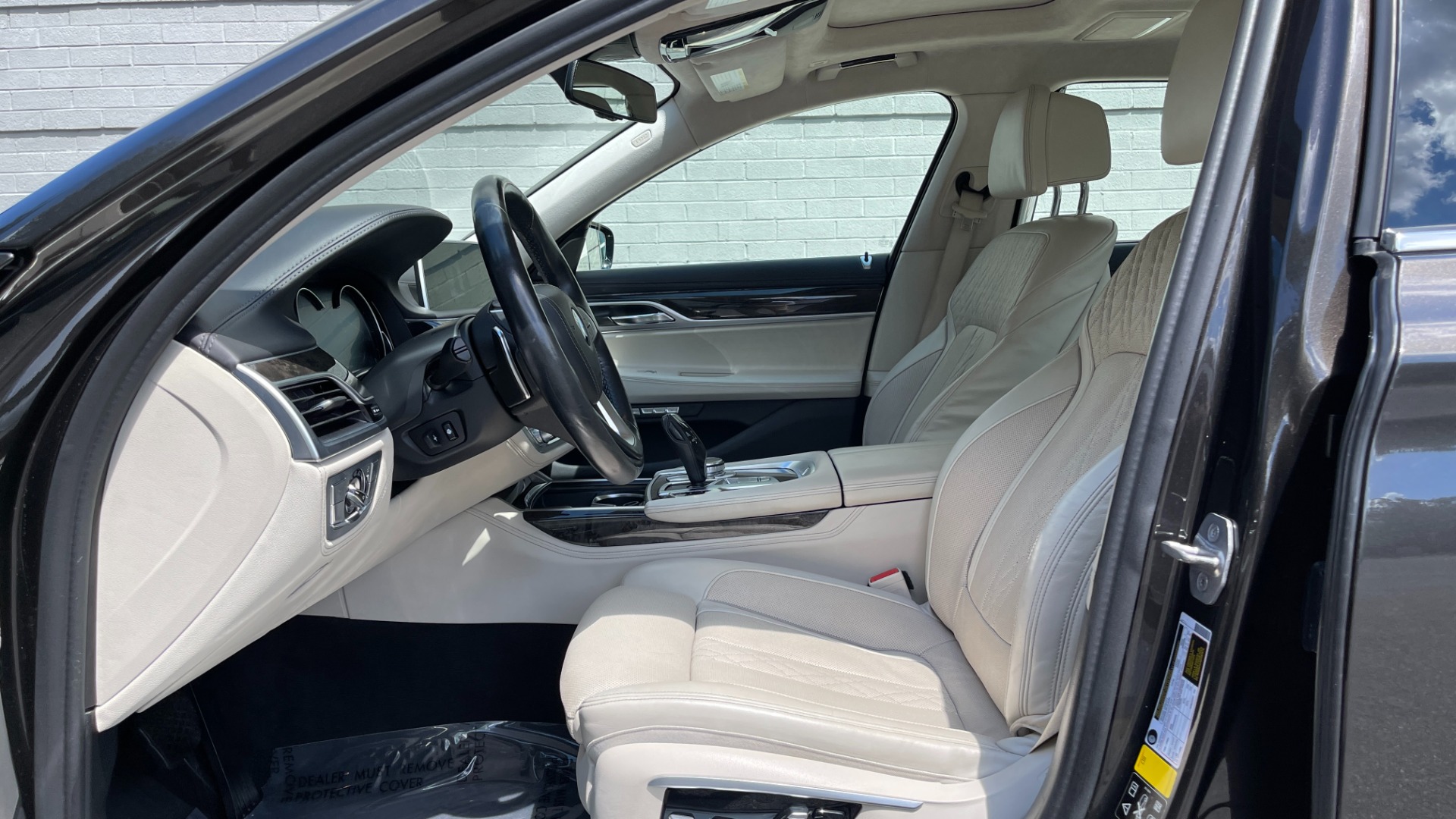 Used 2016 BMW 7 Series 750i xDrive / LUXURY SEATING / DRIVER ASSIST / EXECUTIVE 2 PACKAGE for sale Sold at Formula Imports in Charlotte NC 28227 15