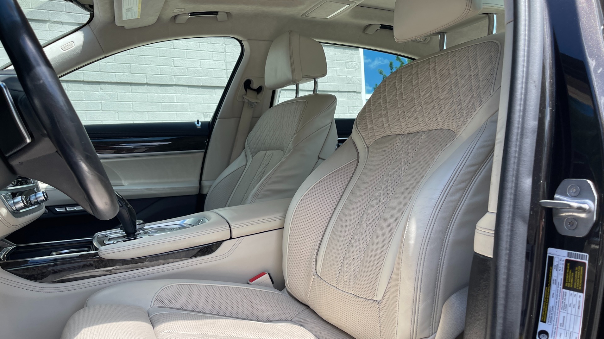 Used 2016 BMW 7 Series 750i xDrive / LUXURY SEATING / DRIVER ASSIST / EXECUTIVE 2 PACKAGE for sale Sold at Formula Imports in Charlotte NC 28227 16
