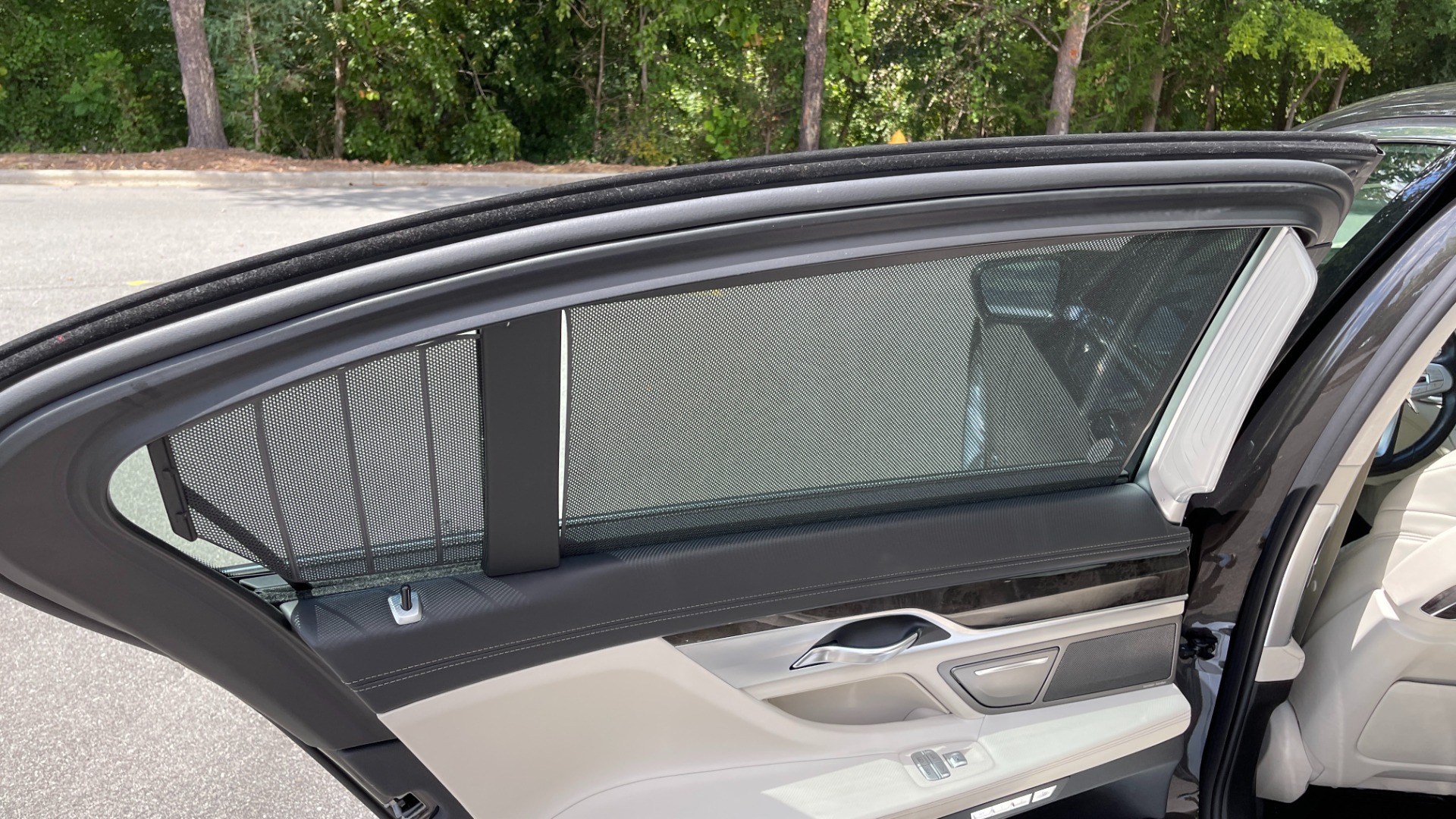 Used 2016 BMW 7 Series 750i xDrive / LUXURY SEATING / DRIVER ASSIST / EXECUTIVE 2 PACKAGE for sale Sold at Formula Imports in Charlotte NC 28227 26