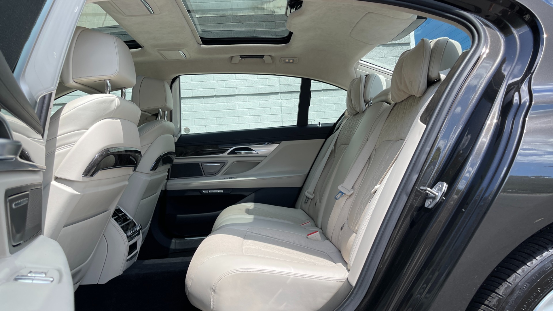 Used 2016 BMW 7 Series 750i xDrive / LUXURY SEATING / DRIVER ASSIST / EXECUTIVE 2 PACKAGE for sale Sold at Formula Imports in Charlotte NC 28227 28