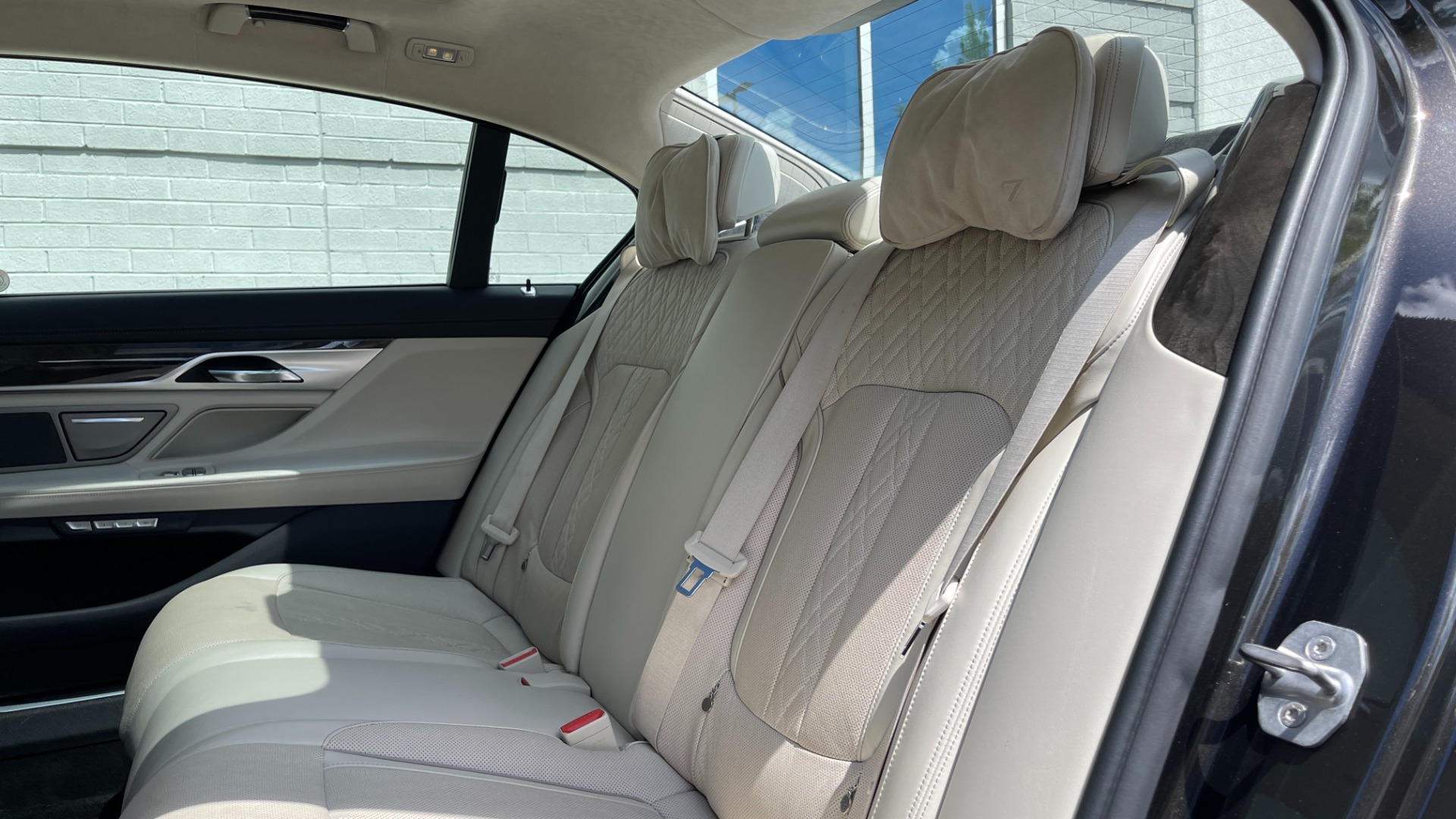 Used 2016 BMW 7 Series 750i xDrive / LUXURY SEATING / DRIVER ASSIST / EXECUTIVE 2 PACKAGE for sale Sold at Formula Imports in Charlotte NC 28227 30