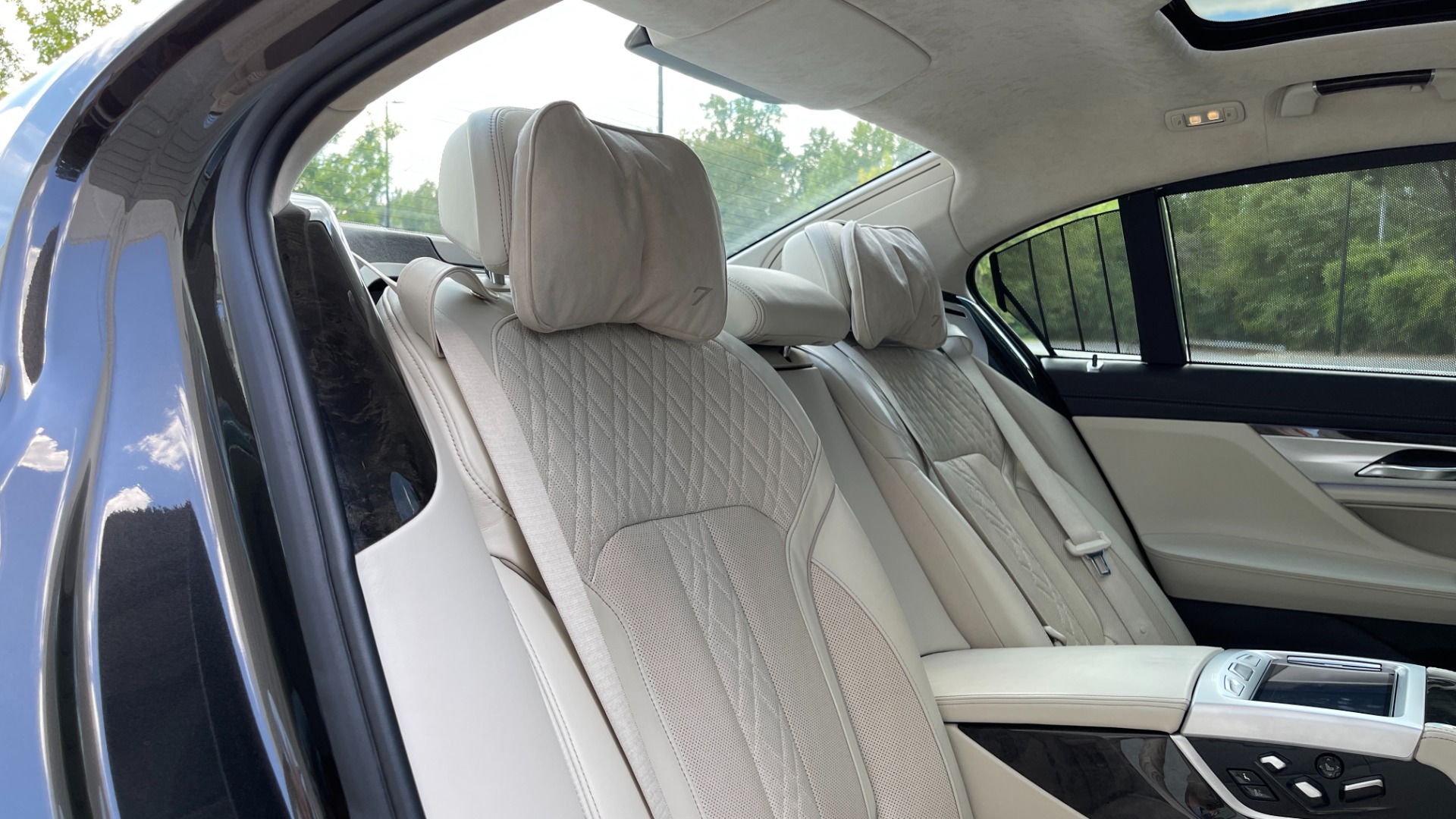Used 2016 BMW 7 Series 750i xDrive / LUXURY SEATING / DRIVER ASSIST / EXECUTIVE 2 PACKAGE for sale Sold at Formula Imports in Charlotte NC 28227 38