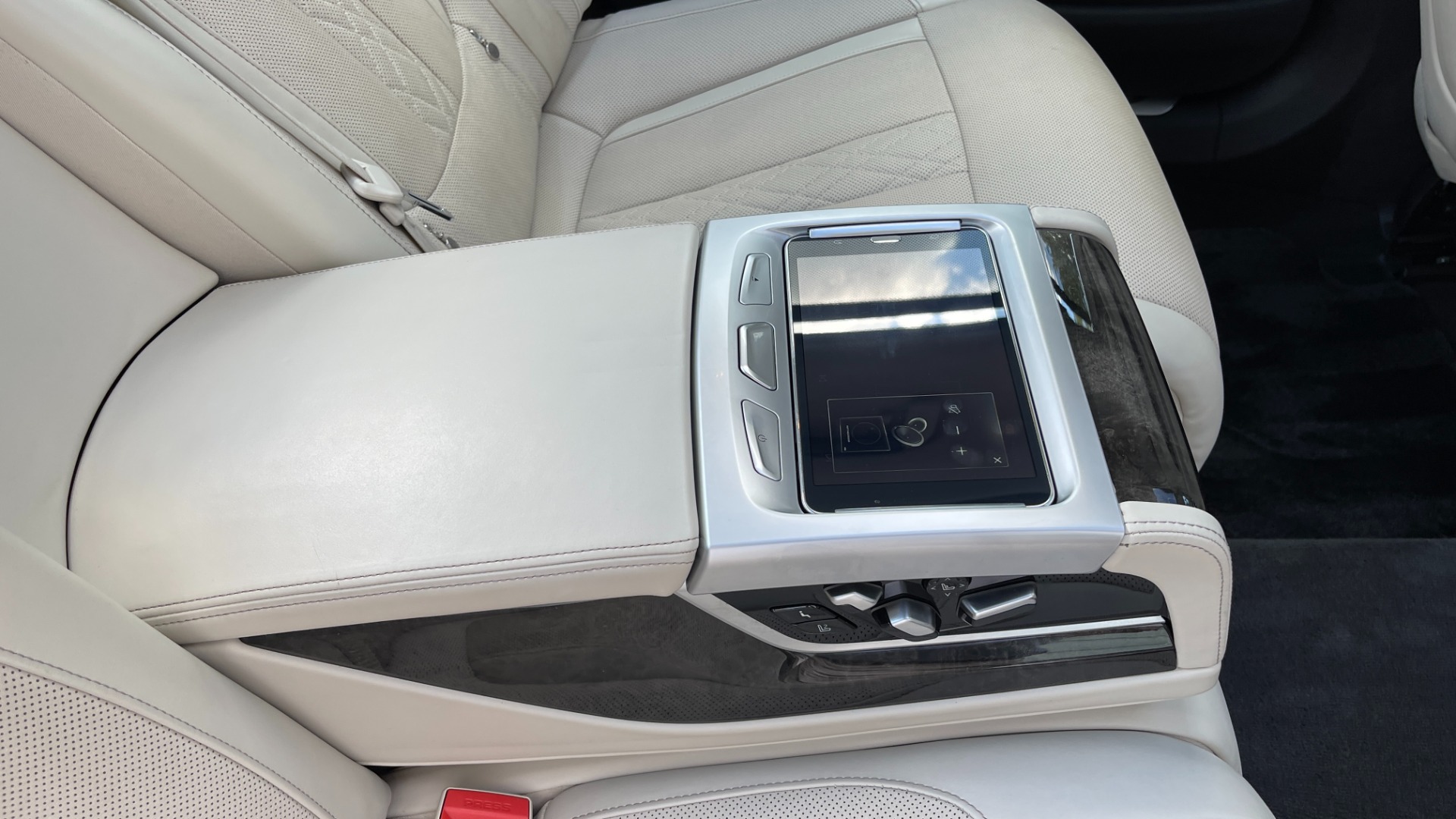Used 2016 BMW 7 Series 750i xDrive / LUXURY SEATING / DRIVER ASSIST / EXECUTIVE 2 PACKAGE for sale Sold at Formula Imports in Charlotte NC 28227 39