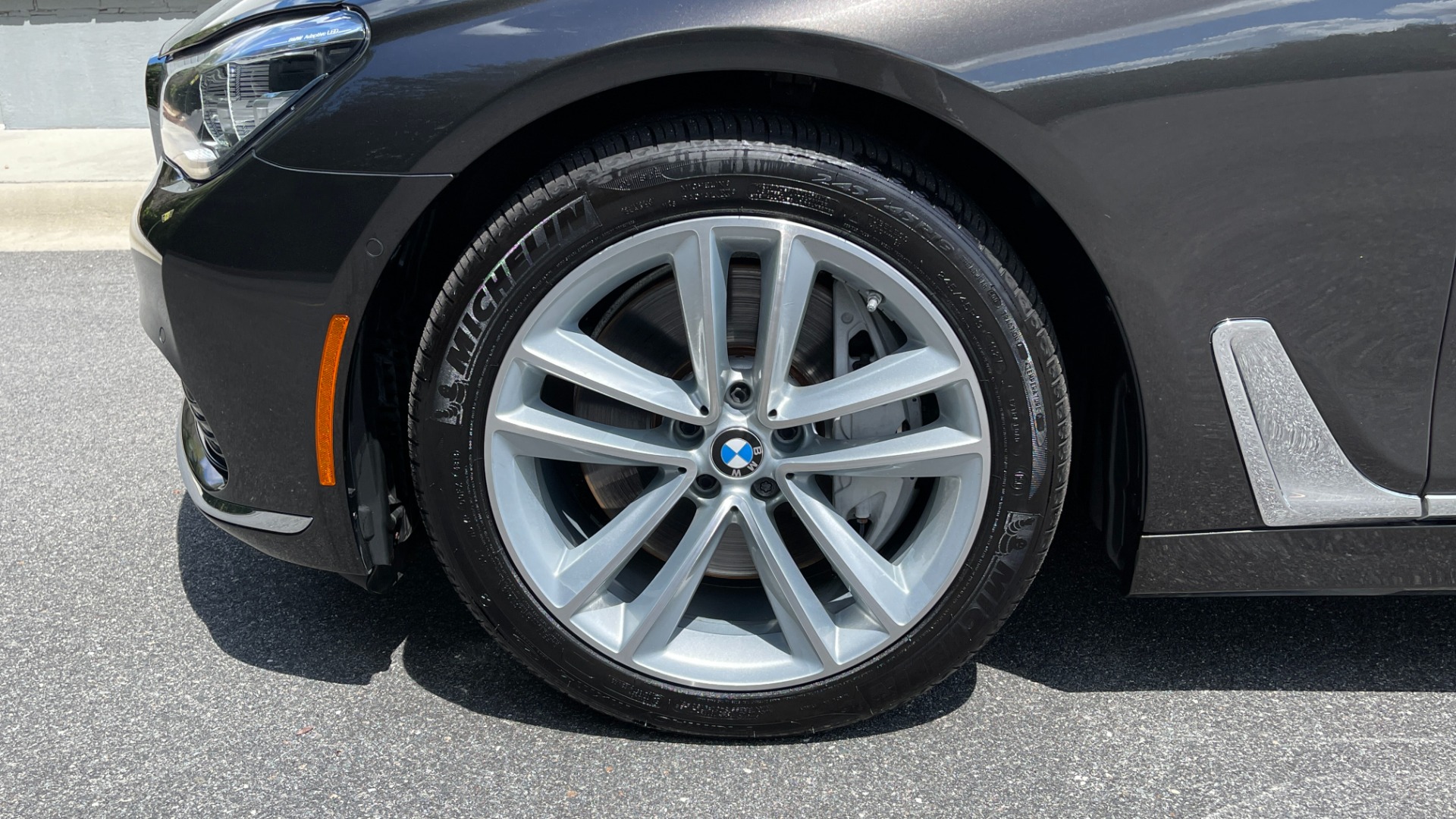Used 2016 BMW 7 Series 750i xDrive / LUXURY SEATING / DRIVER ASSIST / EXECUTIVE 2 PACKAGE for sale Sold at Formula Imports in Charlotte NC 28227 49