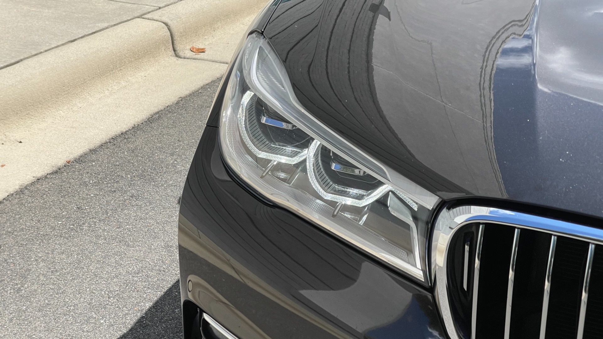 Used 2016 BMW 7 Series 750i xDrive / LUXURY SEATING / DRIVER ASSIST / EXECUTIVE 2 PACKAGE for sale Sold at Formula Imports in Charlotte NC 28227 5