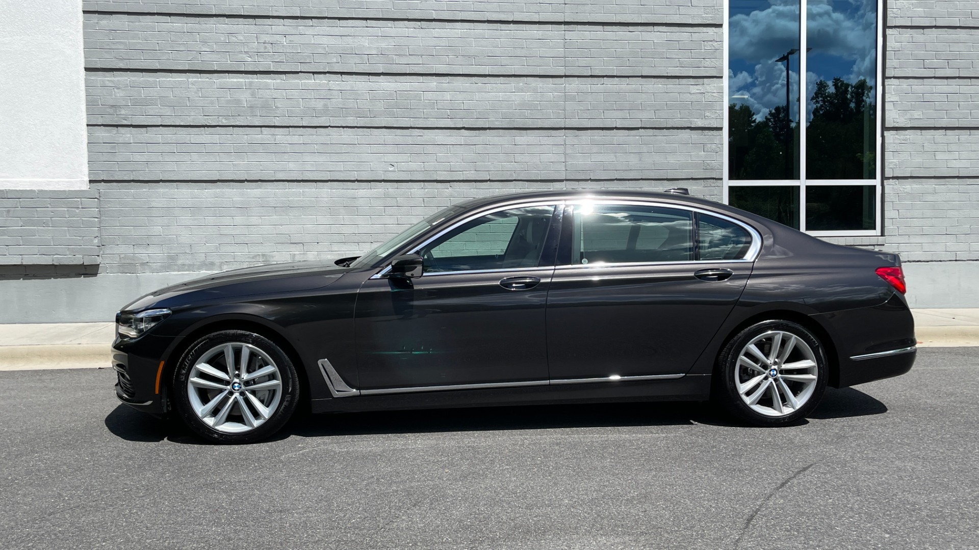 Used 2016 BMW 7 Series 750i xDrive / LUXURY SEATING / DRIVER ASSIST / EXECUTIVE 2 PACKAGE for sale Sold at Formula Imports in Charlotte NC 28227 51